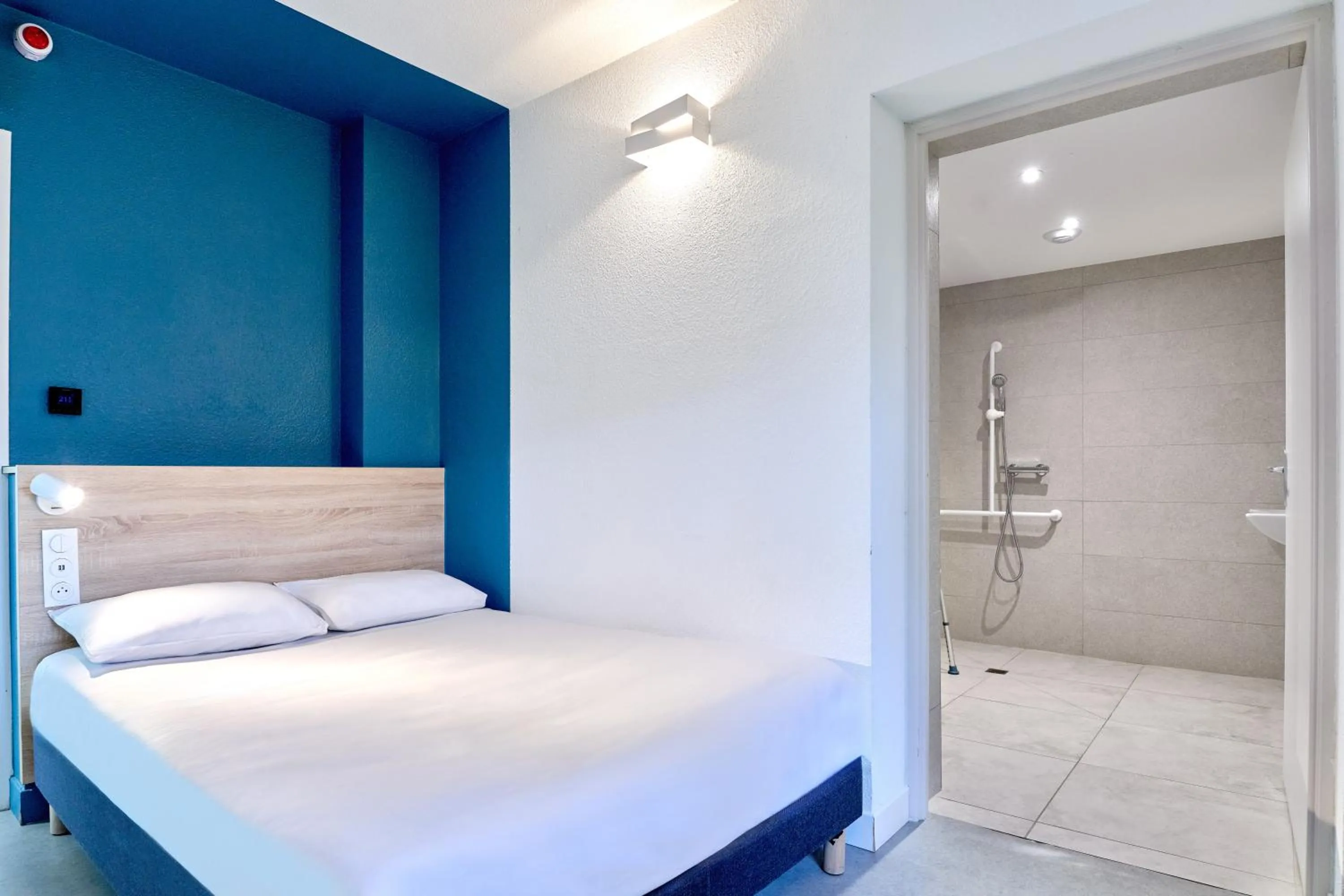 Bed in Kyriad Direct Narbonne Sud