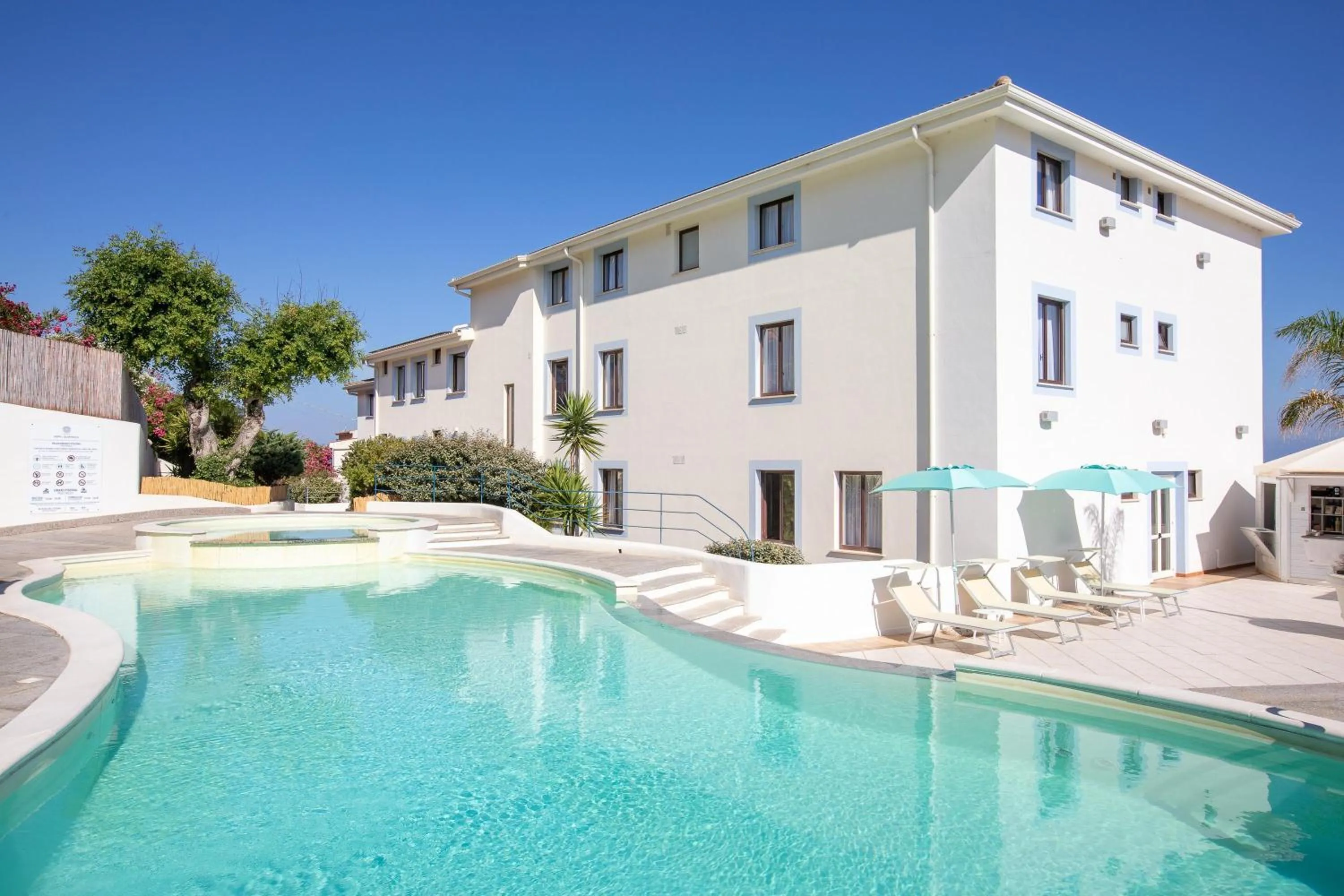 Pool view in Best Western Hotel Blumarea