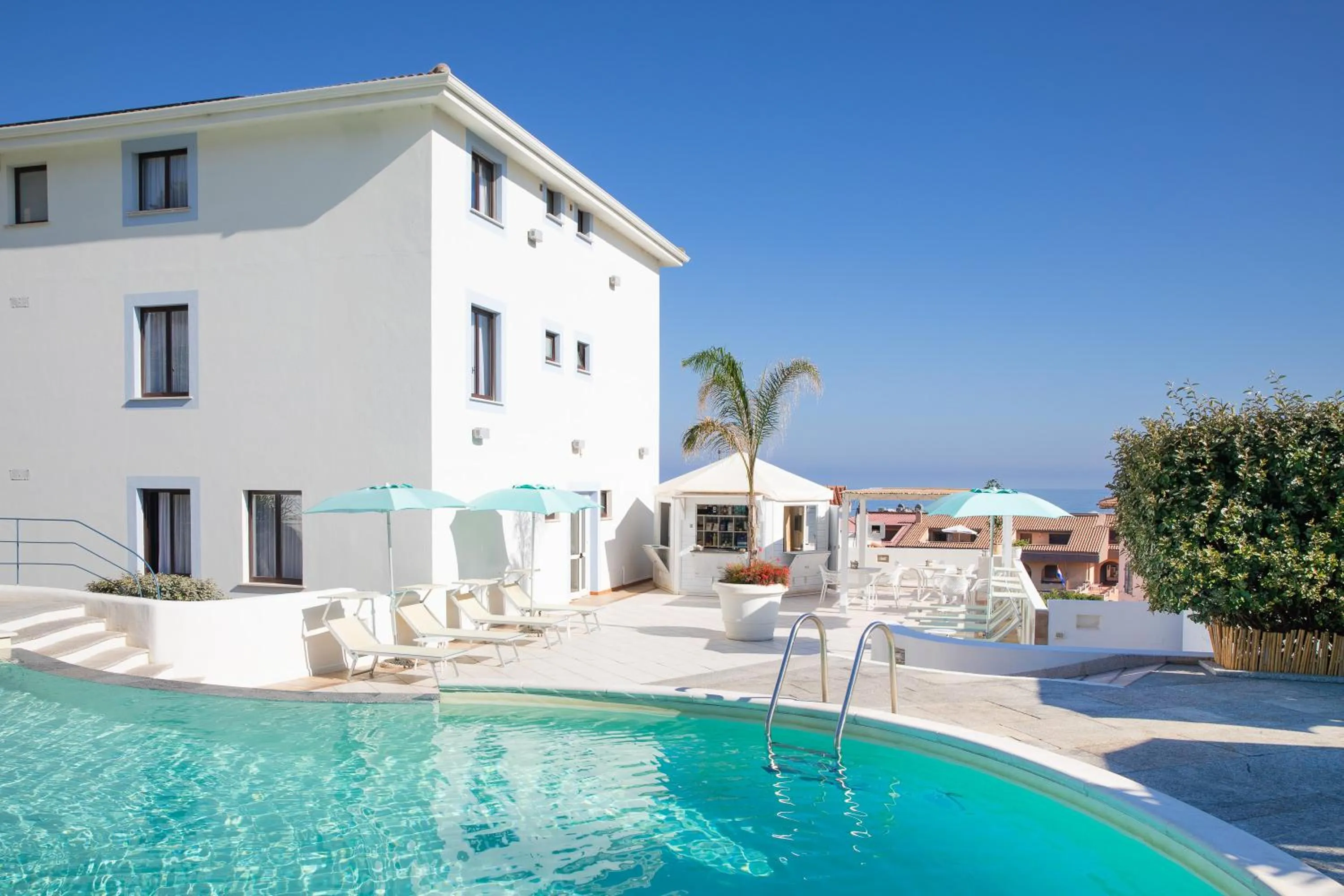 Swimming pool in Best Western Hotel Blumarea