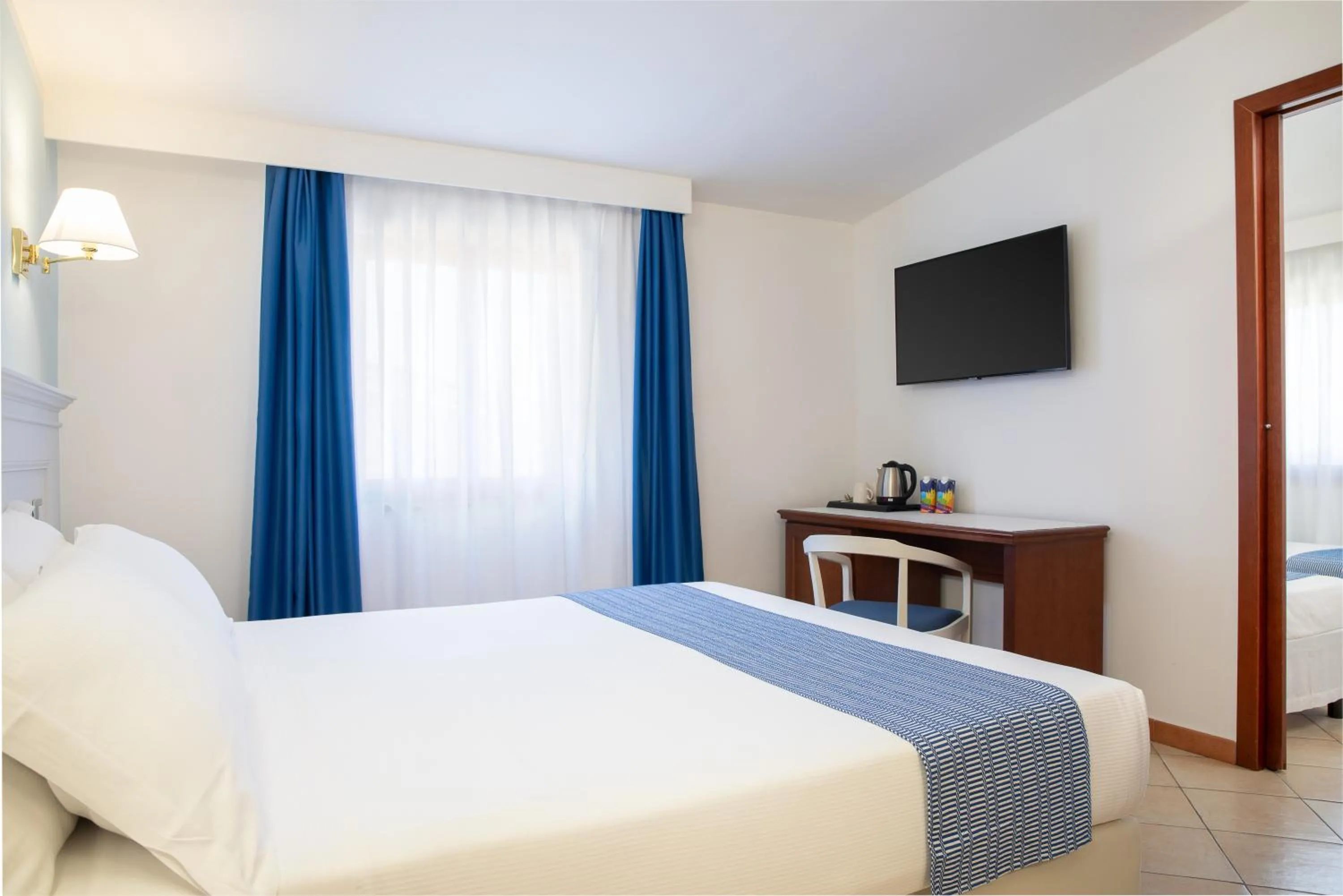 Bed in Best Western Hotel Blumarea