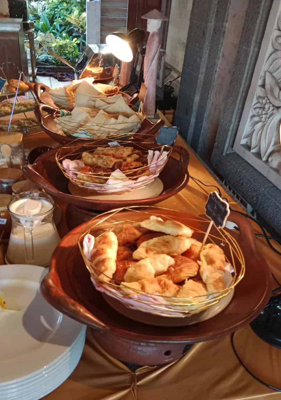 Restaurant/places to eat in Kusnadi Hotel