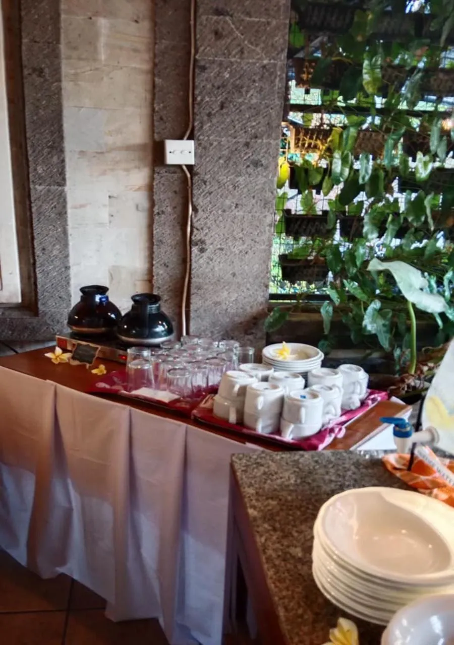 Restaurant/places to eat in Kusnadi Hotel