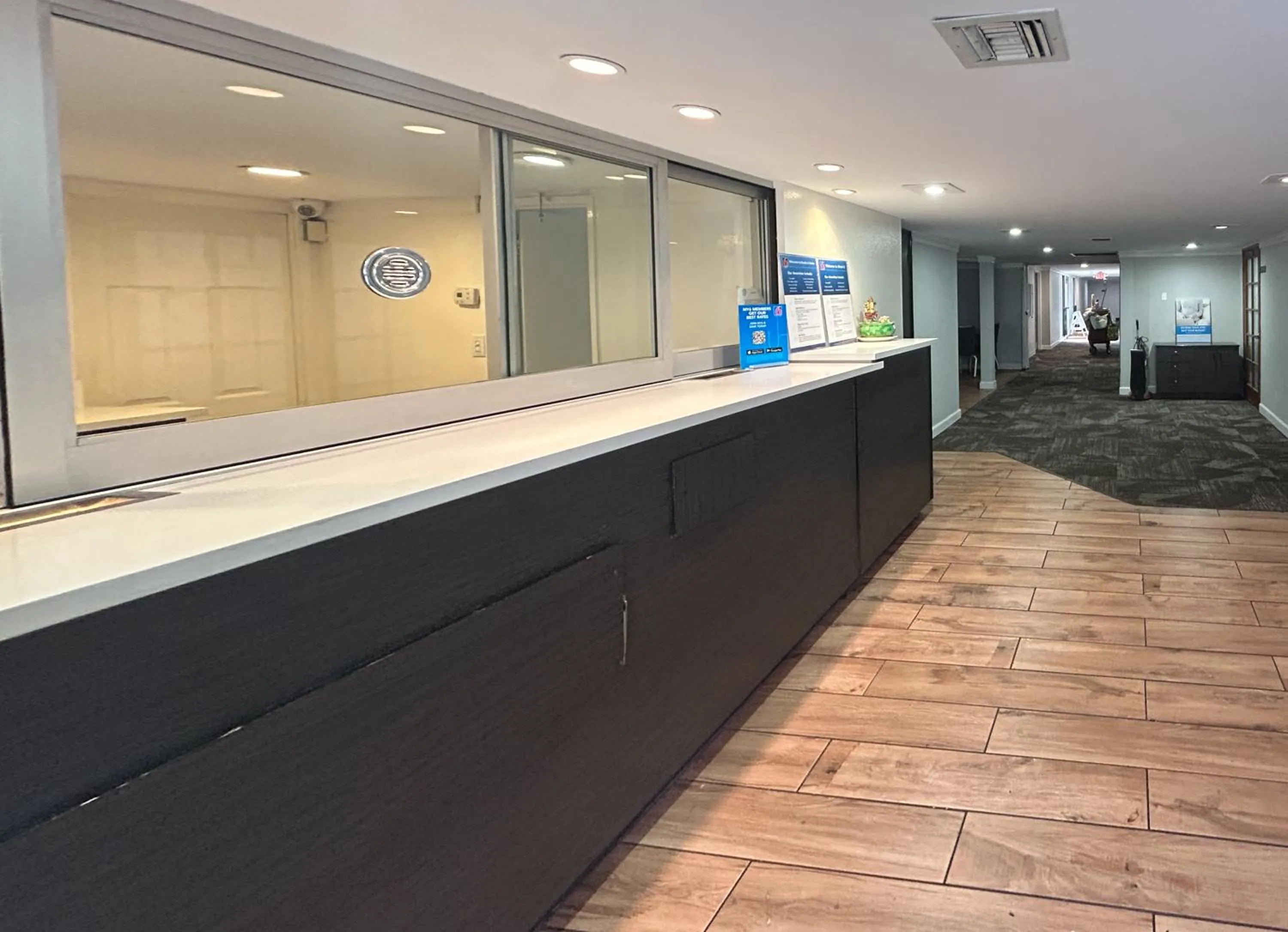 Lobby or reception in Motel 6 Buena Park, CA Anaheim Near Maingate Knotts