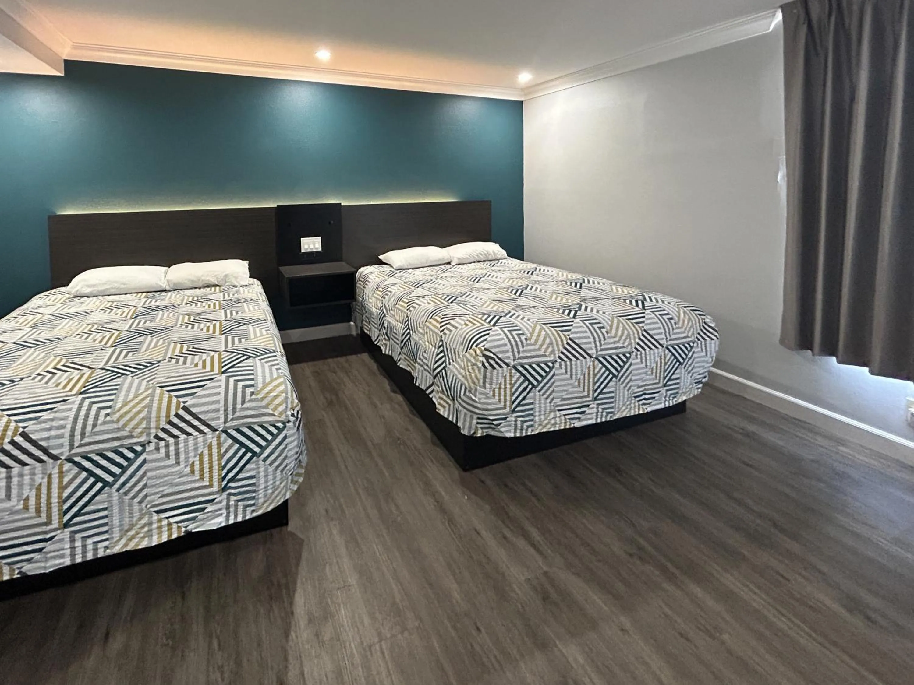 Bedroom, Bed in Motel 6 Buena Park, CA Anaheim Near Maingate Knotts