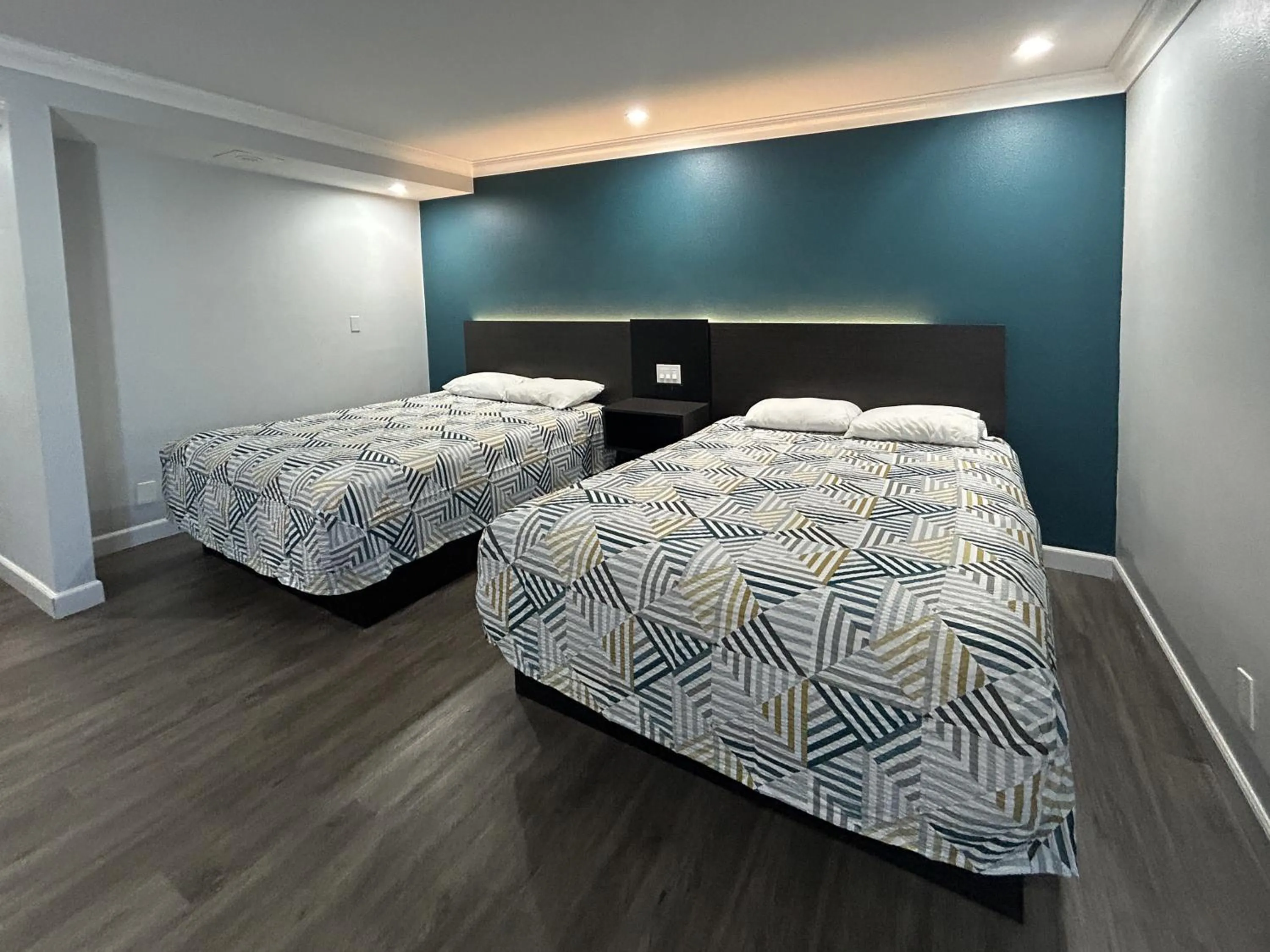 Photo of the whole room, Bed in Motel 6 Buena Park, CA Anaheim Near Maingate Knotts