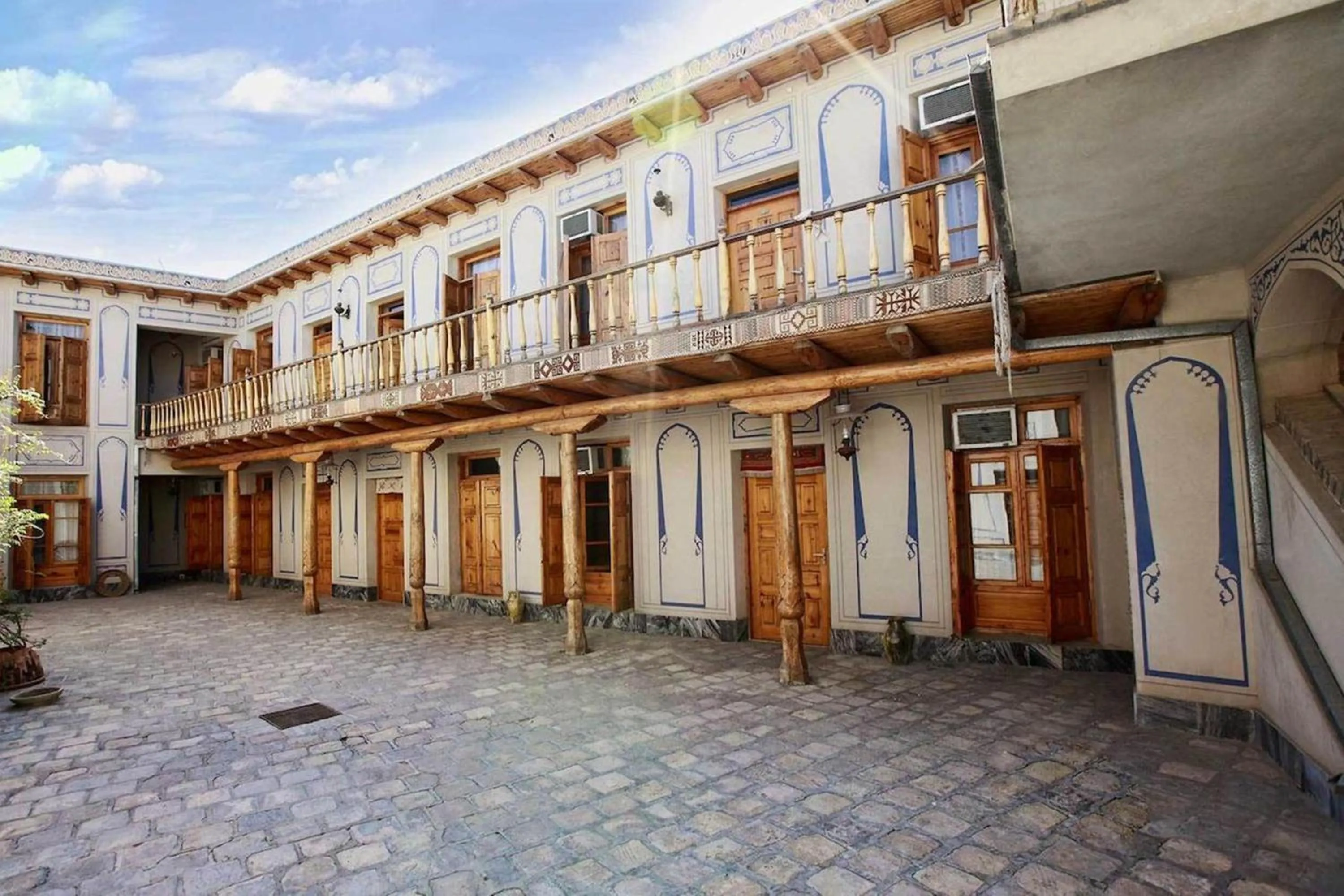 Facade/entrance in Lyabi House Hotel
