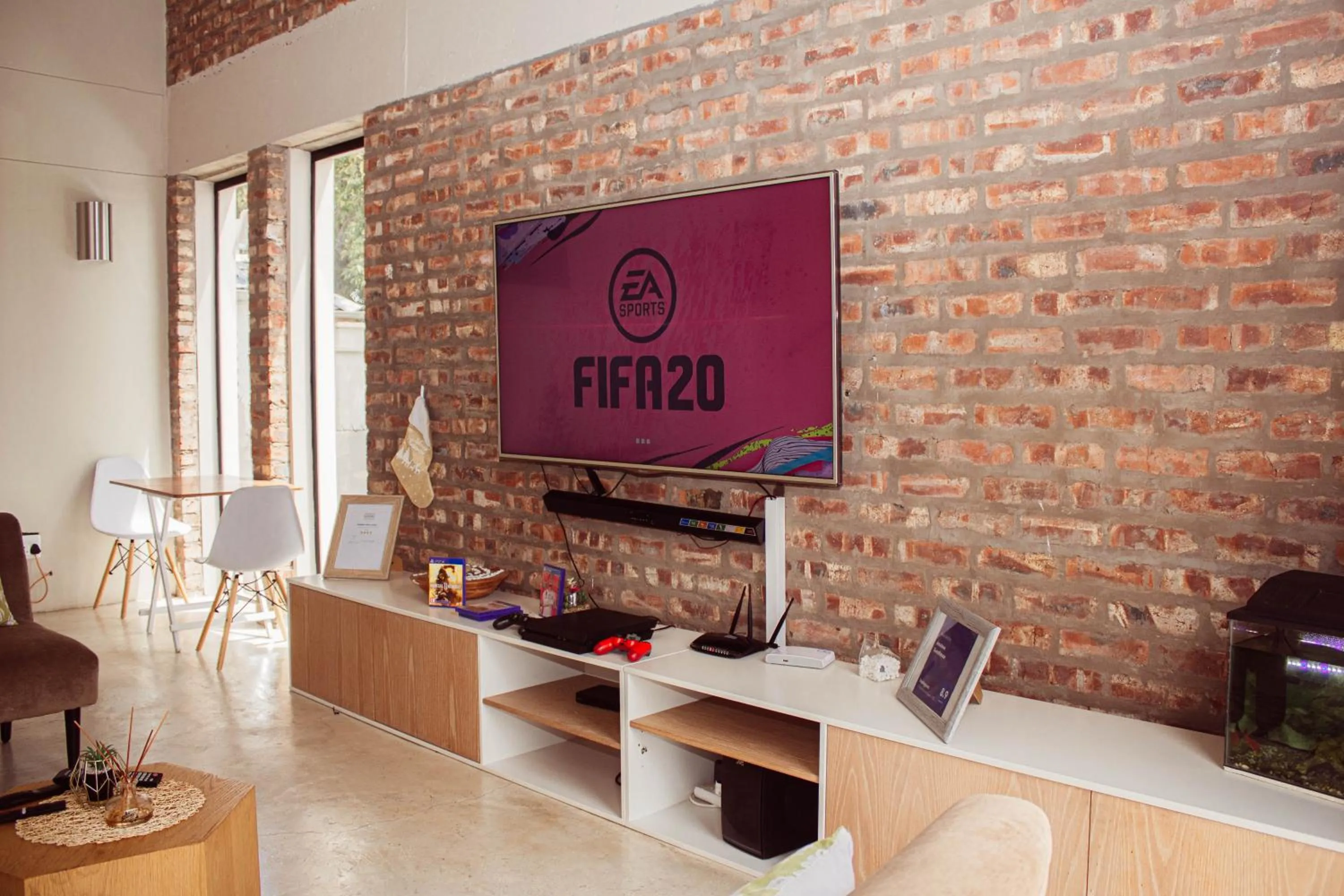 Communal lounge/ TV room in Amabwe Guesthouse