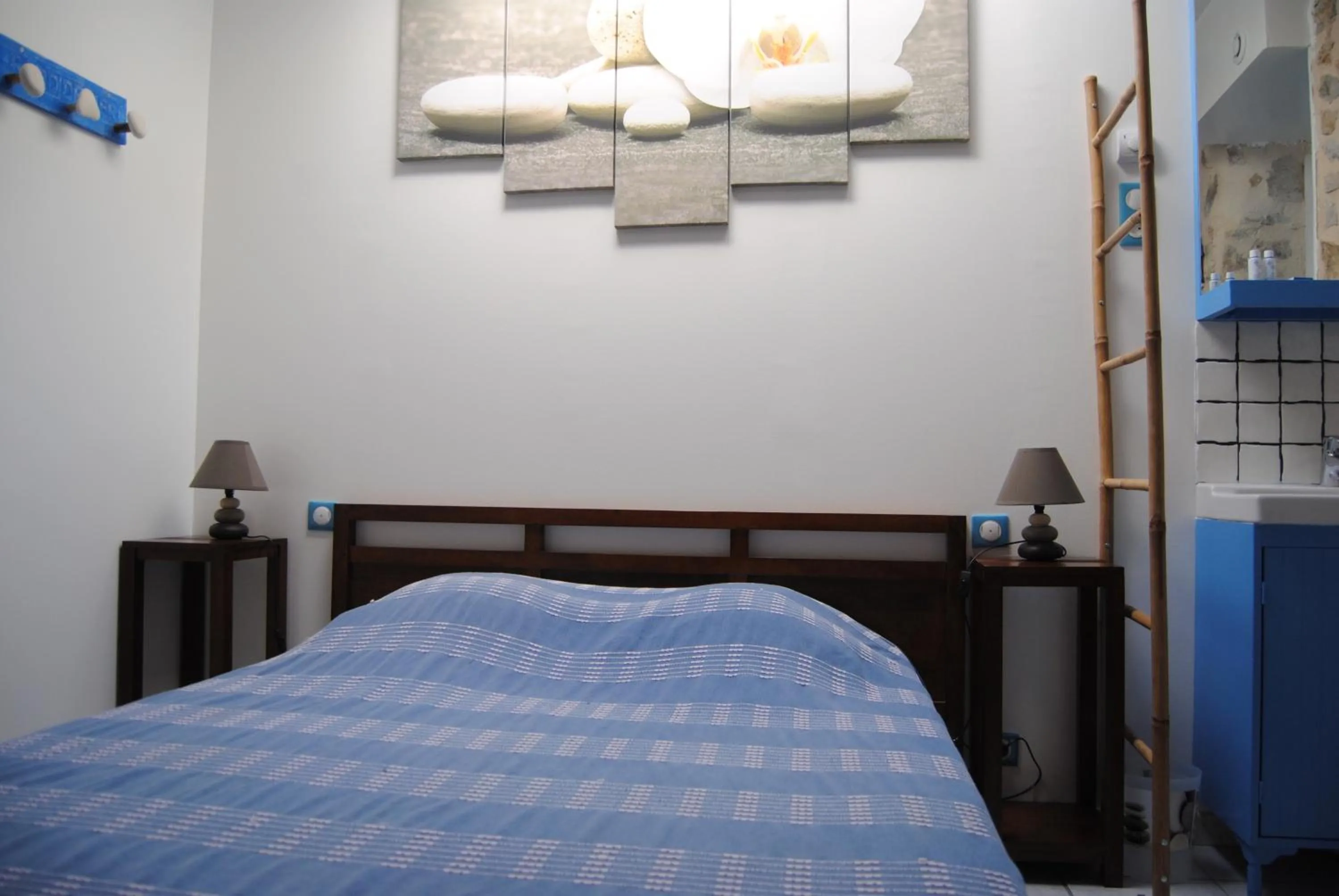 Decorative detail, Bed in Villa le 180 cinq
