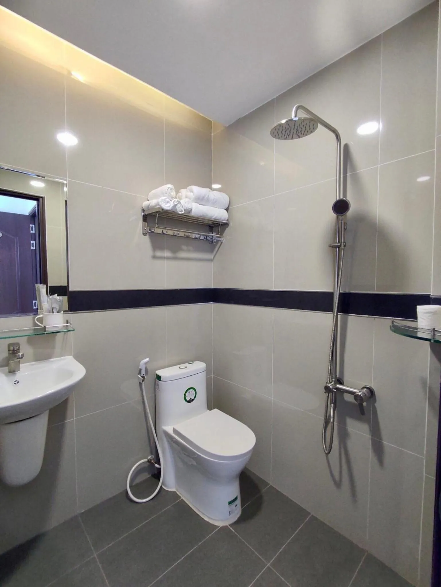 Shower in Hotel Hoa Nắng