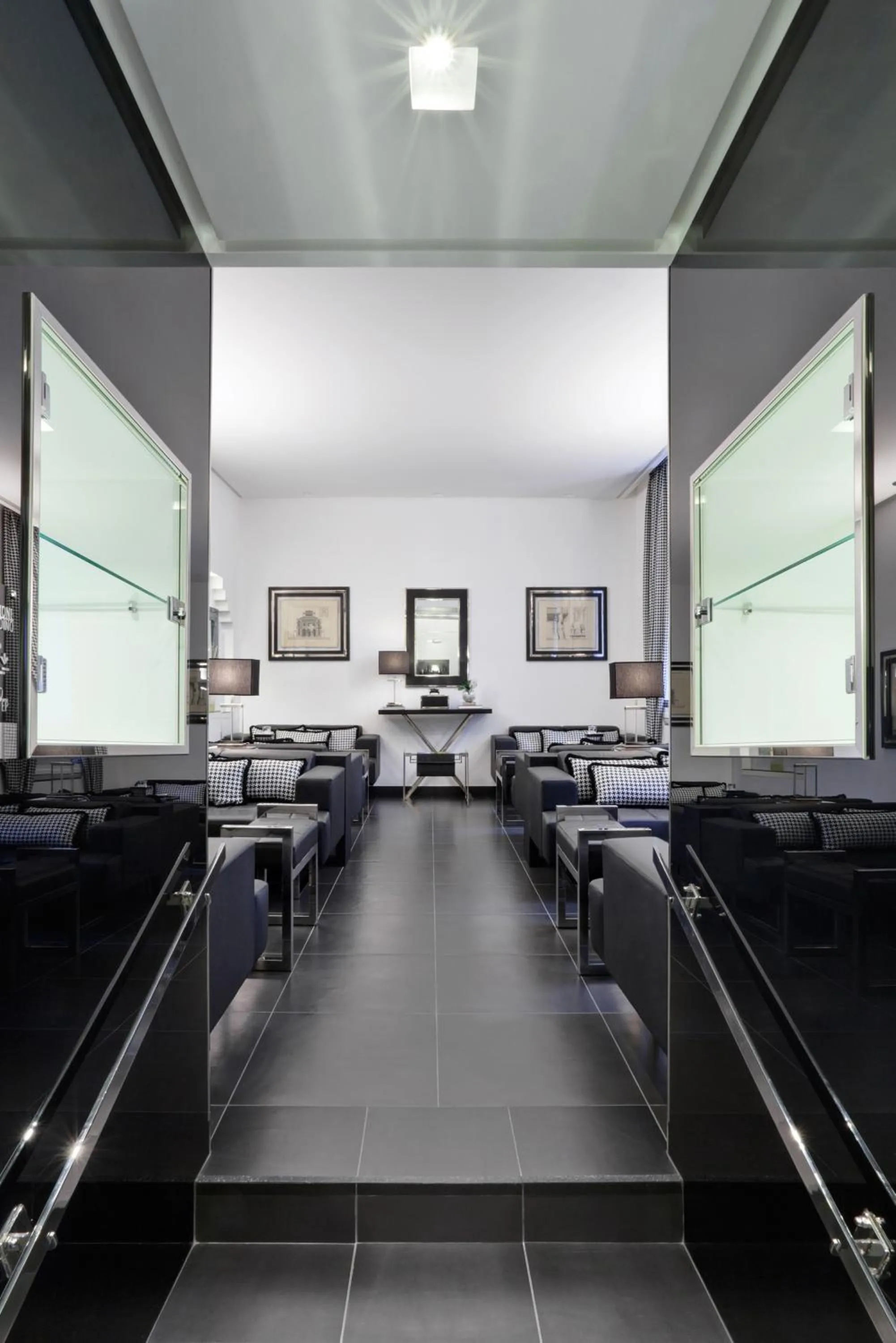 Lobby or reception in LHP Hotel Napoleon