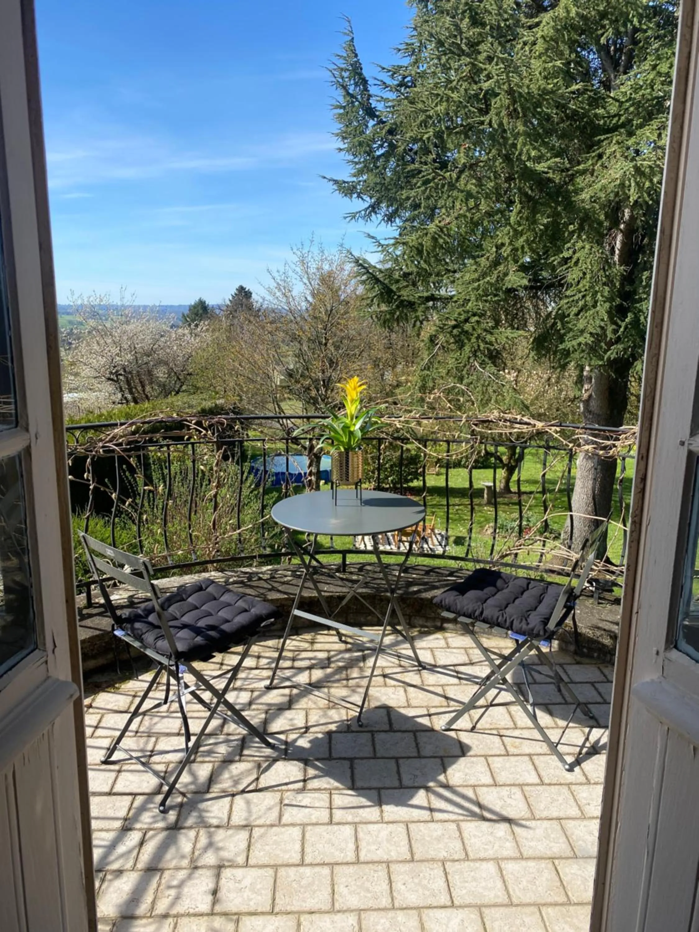 King Room with Balcony in Maison de Montgibaud