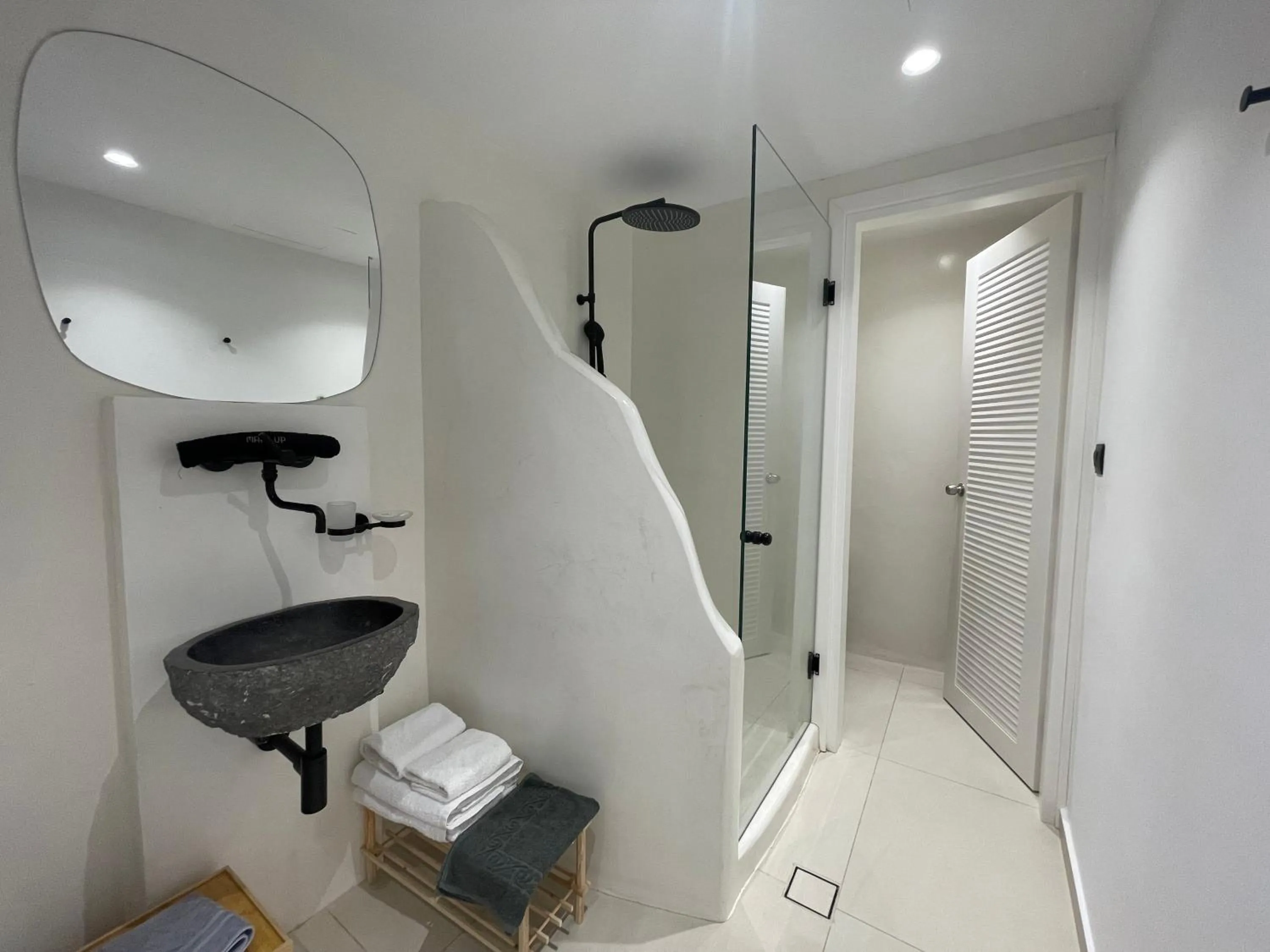 Bathroom in Imera Vista Suites