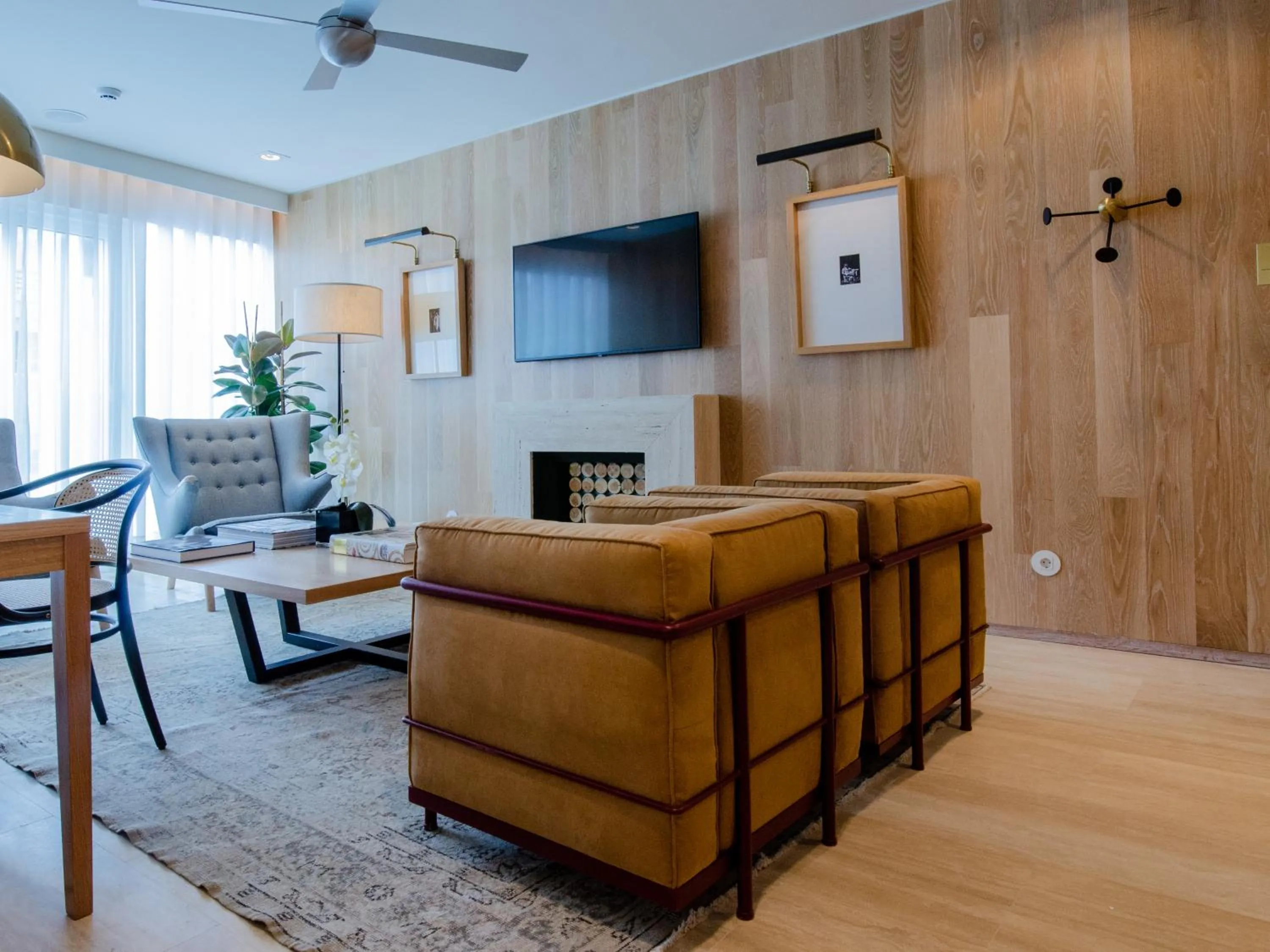 TV and multimedia in Browns Avenue Hotel