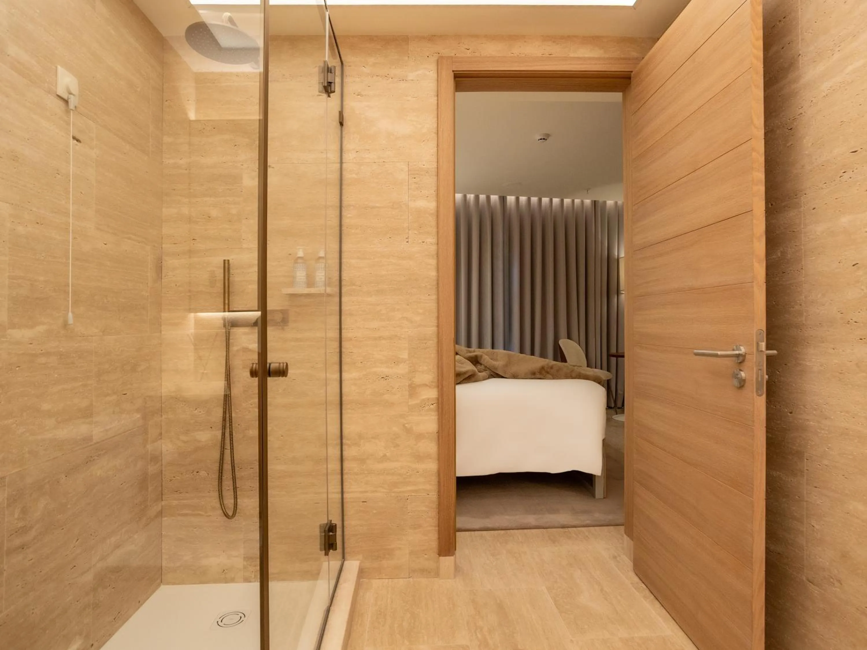 Bathroom in Browns Avenue Hotel