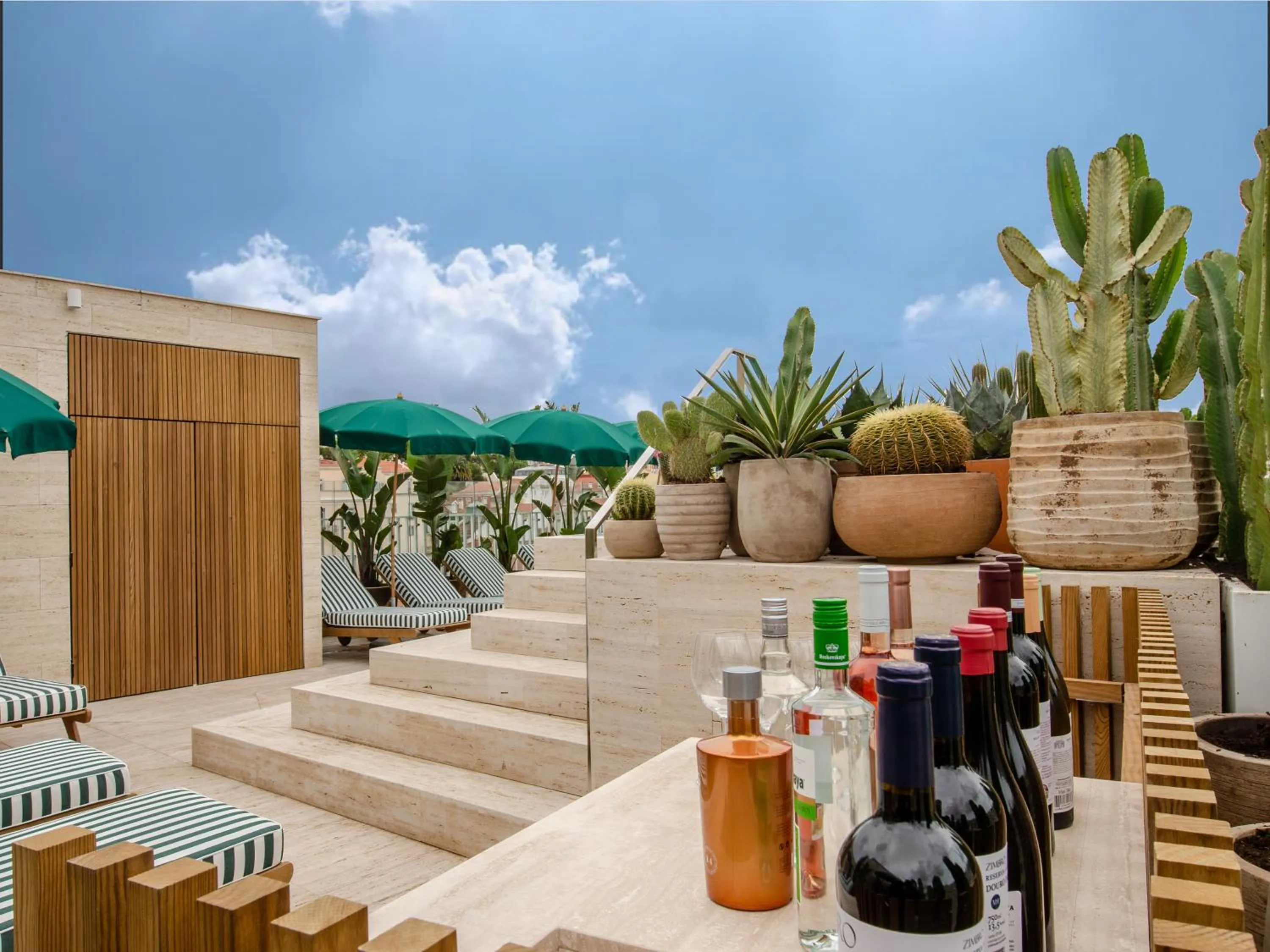 Swimming pool in Browns Avenue Hotel