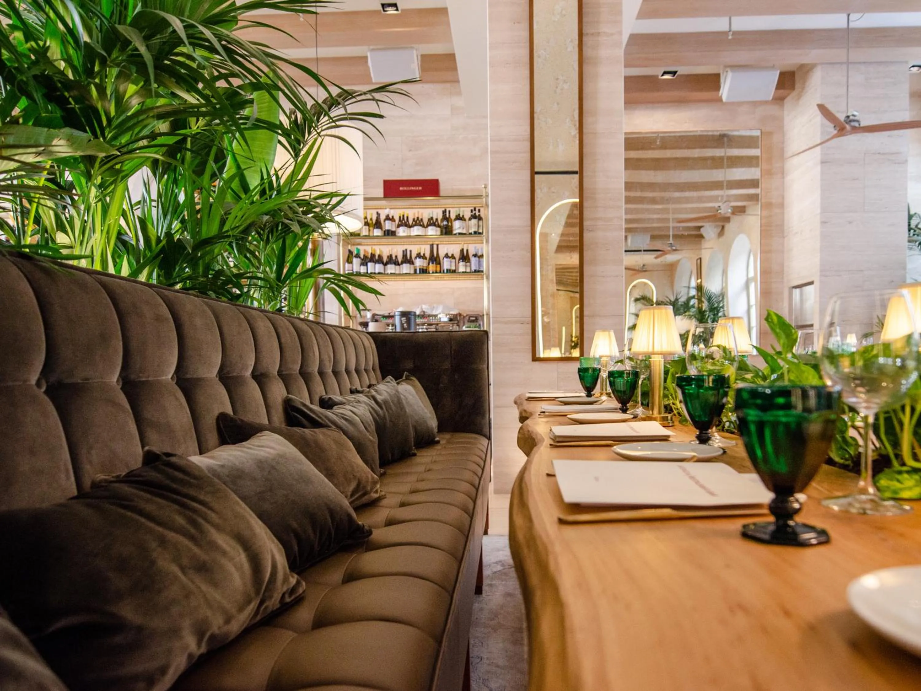 Restaurant/places to eat in Browns Avenue Hotel