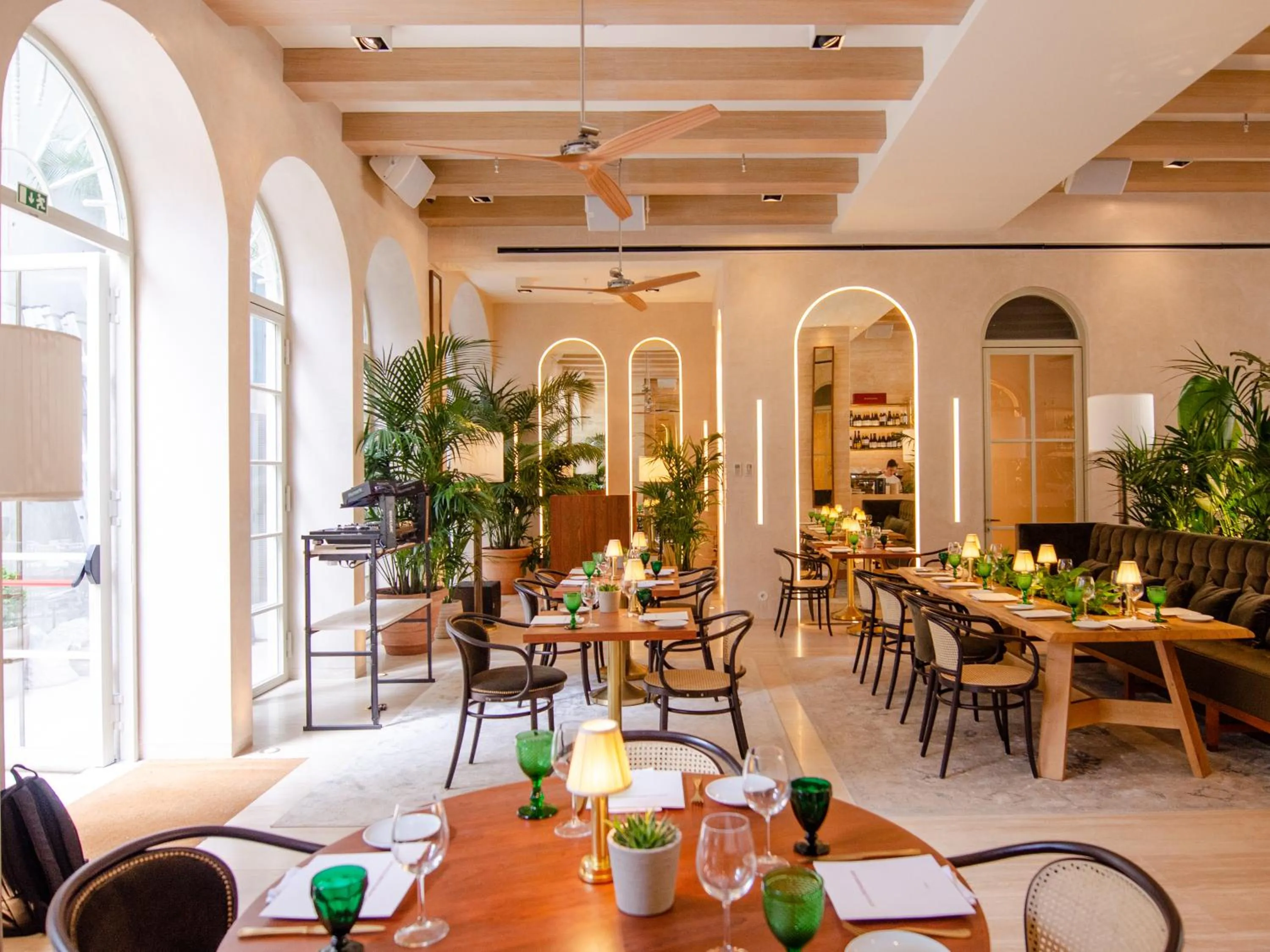 Restaurant/places to eat in Browns Avenue Hotel