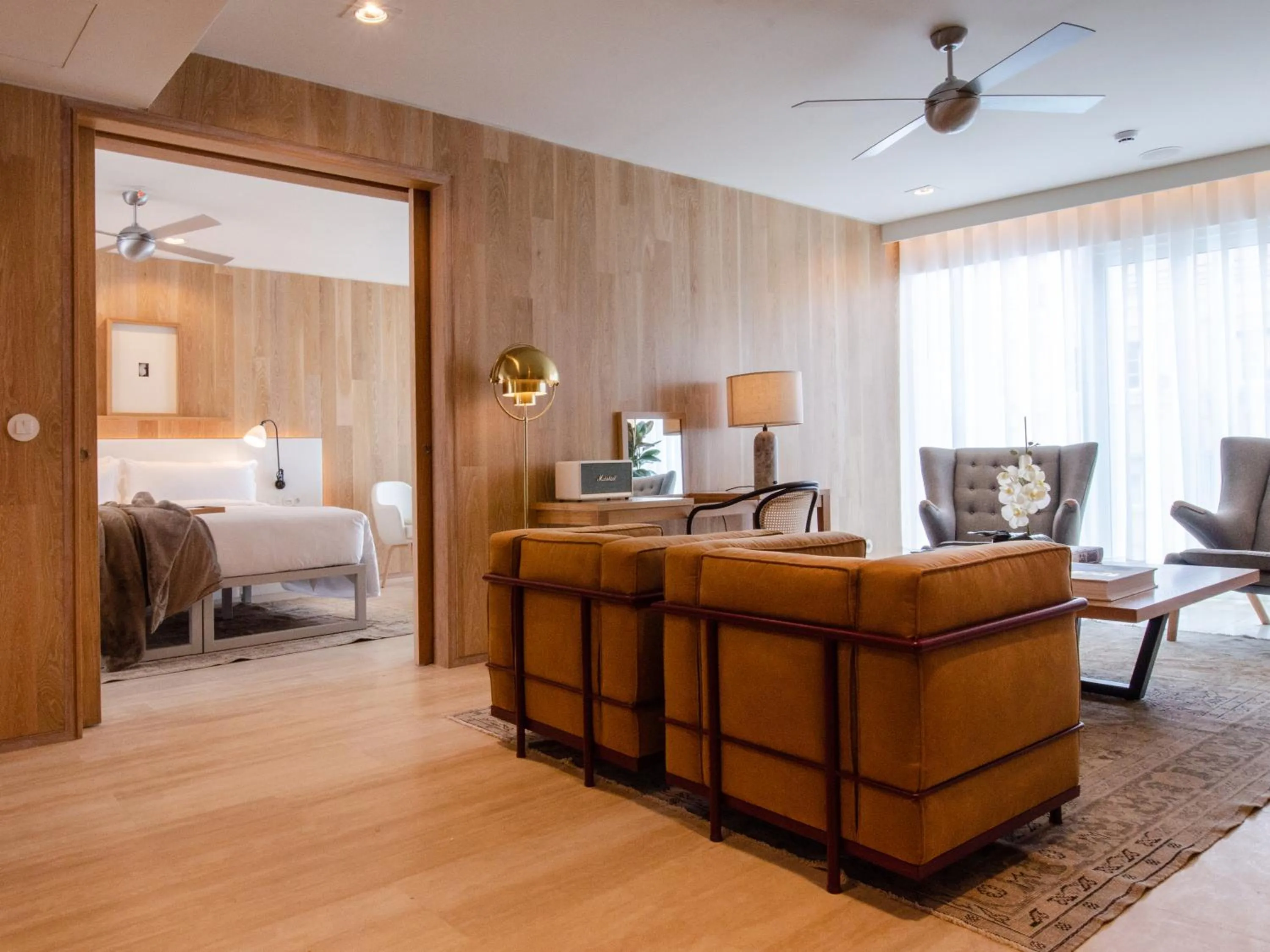 Photo of the whole room, Bed in Browns Avenue Hotel