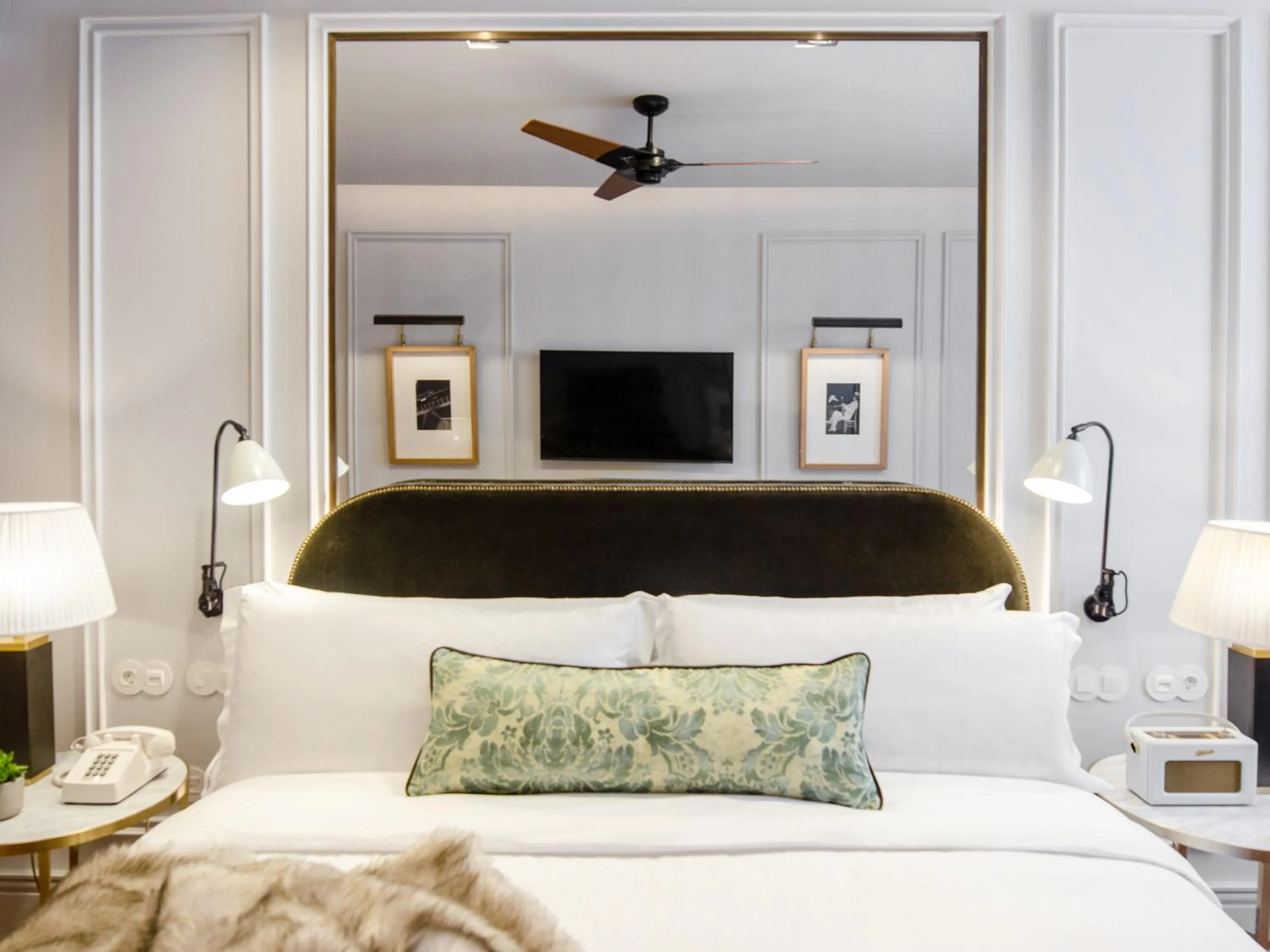 Bed in Browns Avenue Hotel