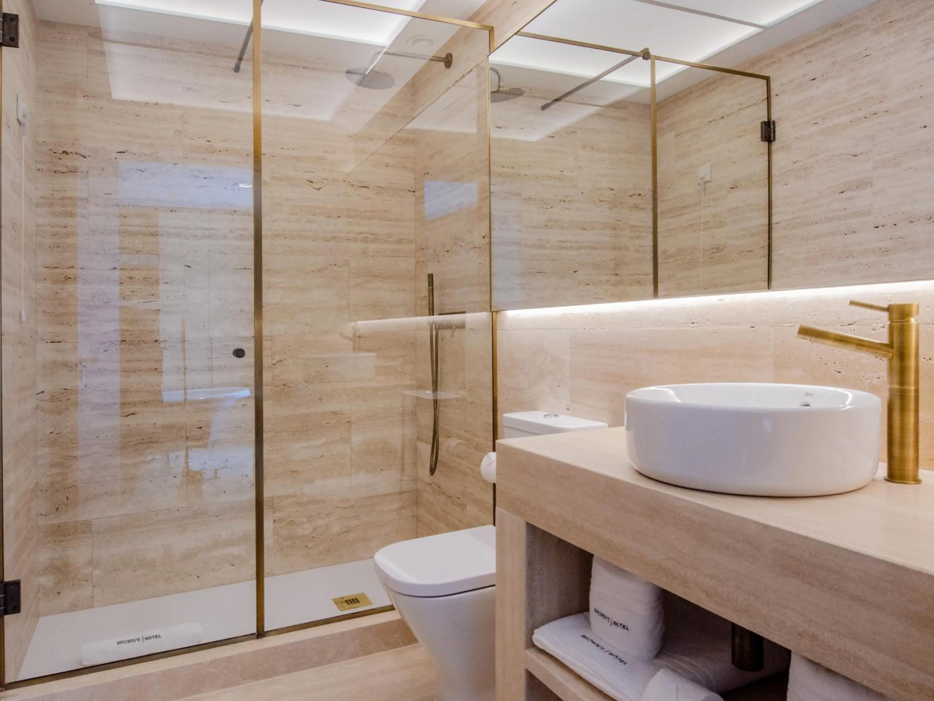 Shower in Browns Avenue Hotel