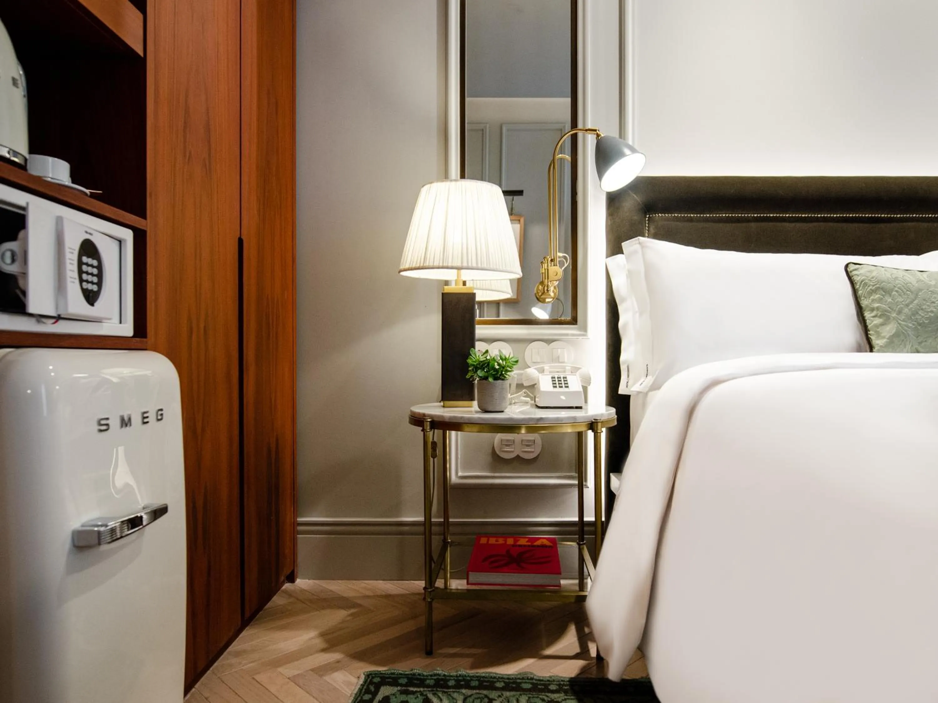 Bed in Browns Avenue Hotel