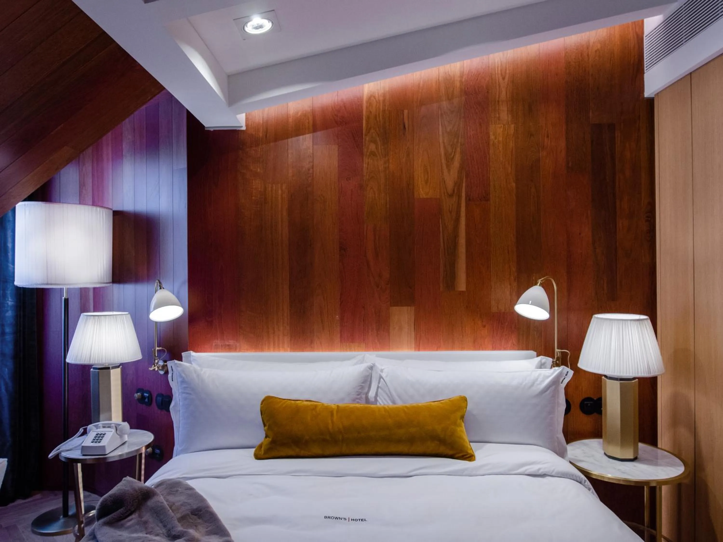 Bed in Browns Avenue Hotel