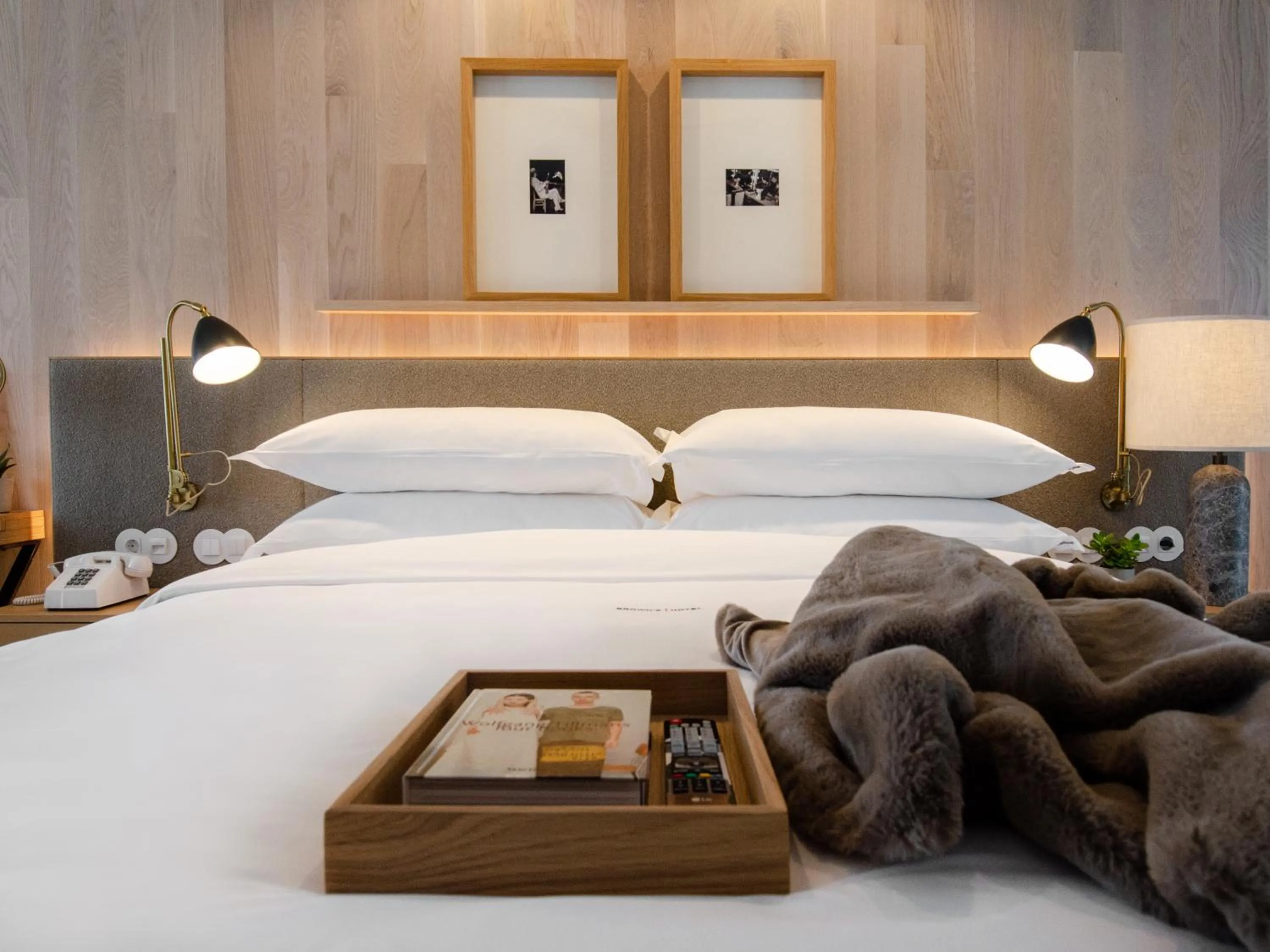 Photo of the whole room, Bed in Browns Avenue Hotel