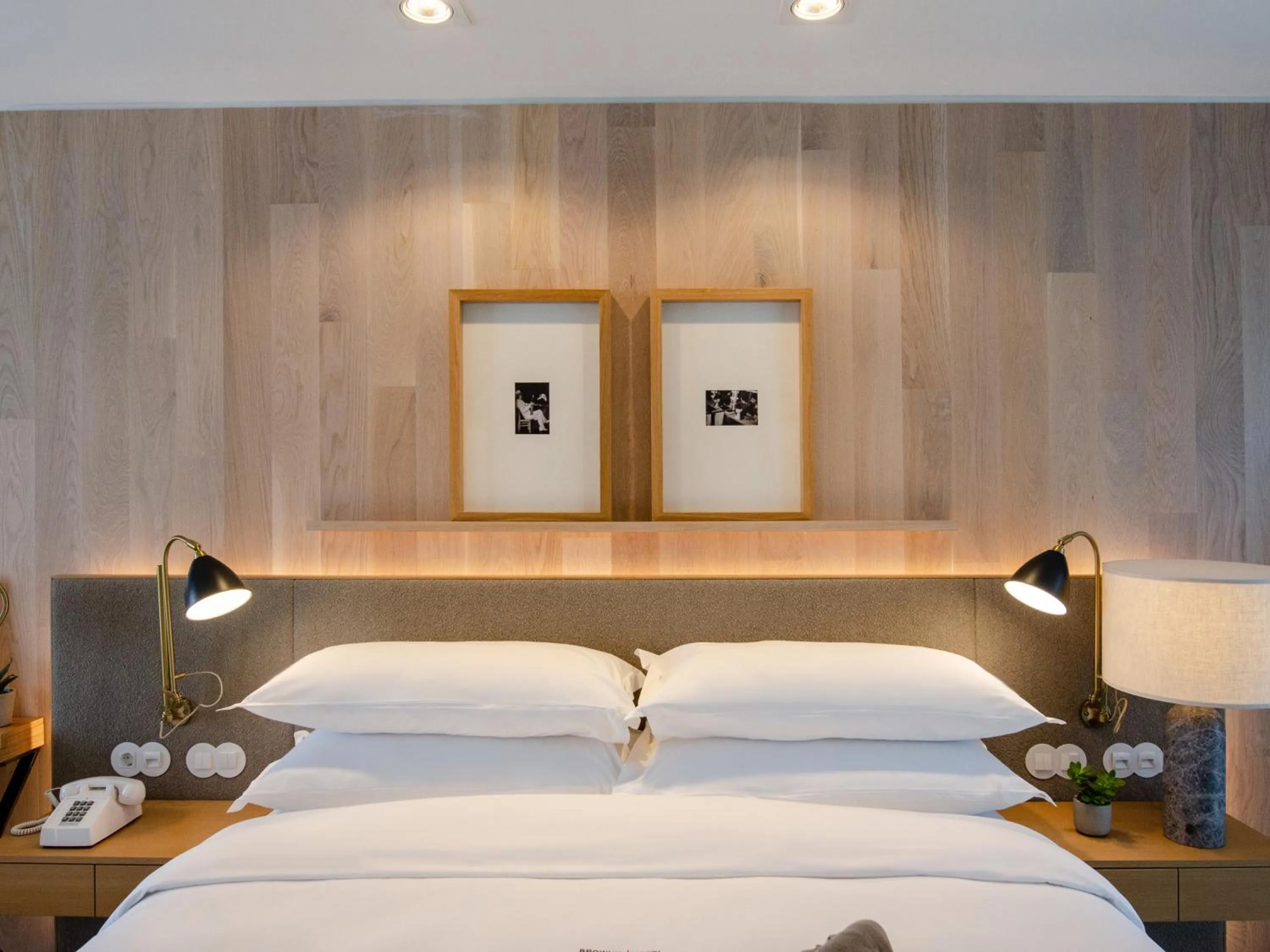 Bed in Browns Avenue Hotel