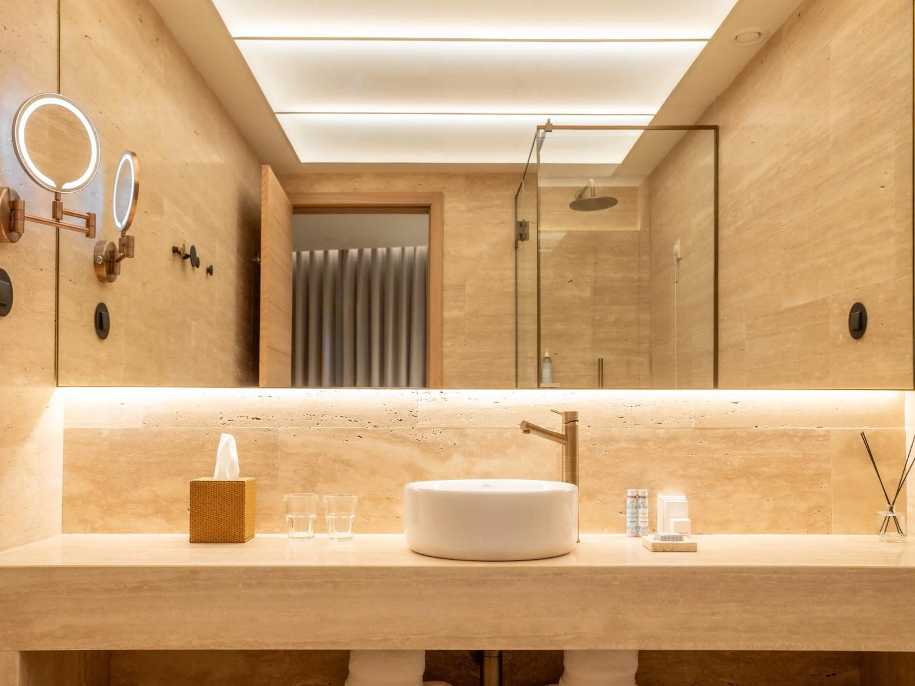 Bathroom in Browns Avenue Hotel