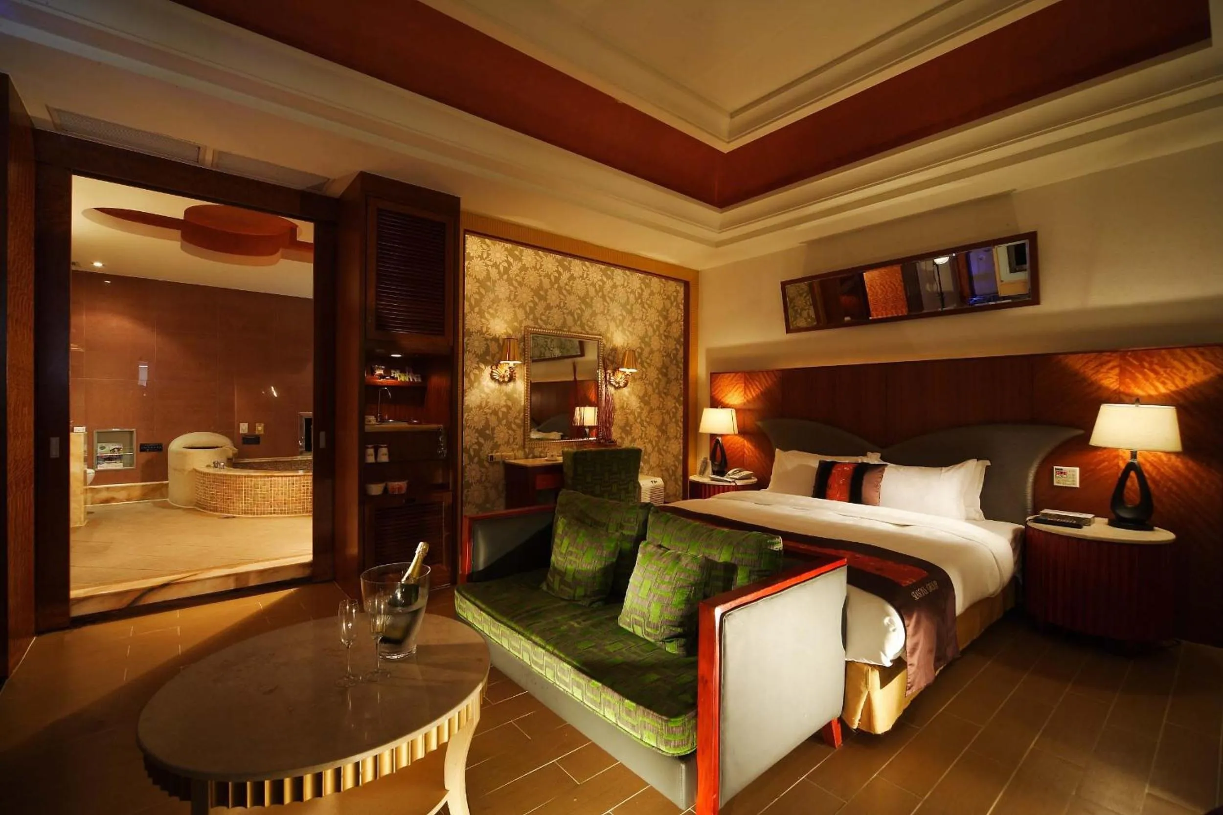 Bed in Seasons Boutique Motel