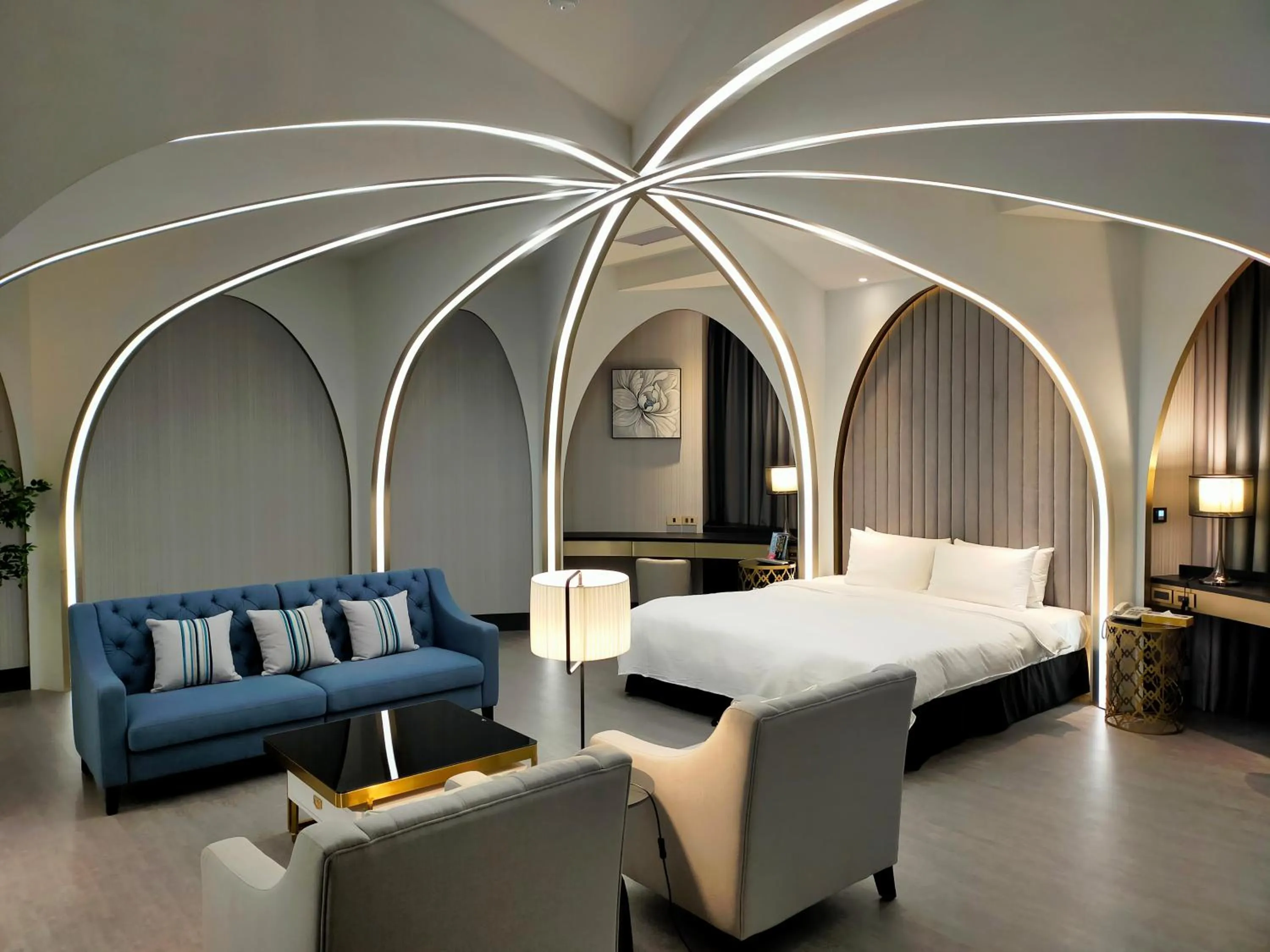 Bed in Seasons Boutique Motel