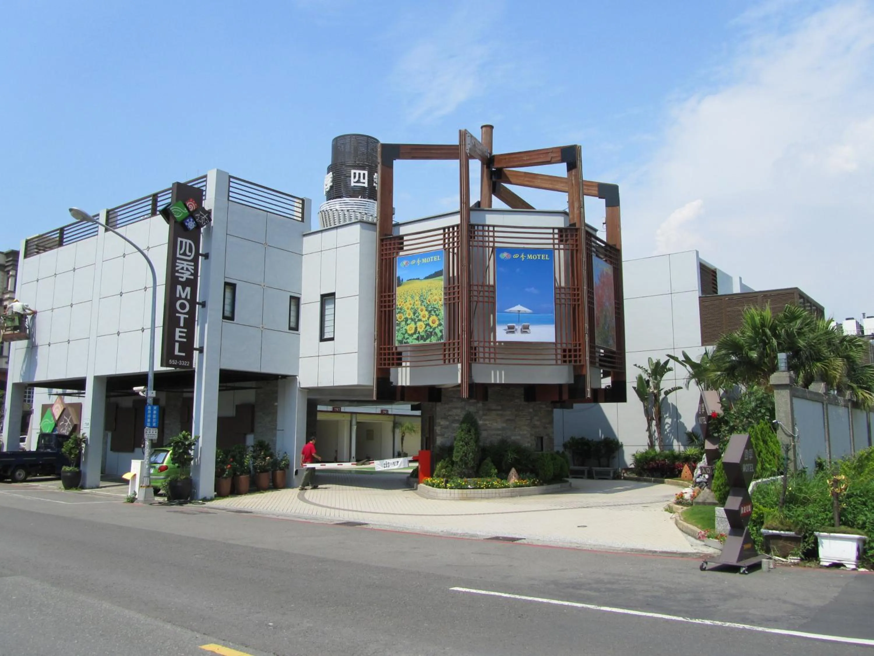 Facade/entrance in Seasons Boutique Motel