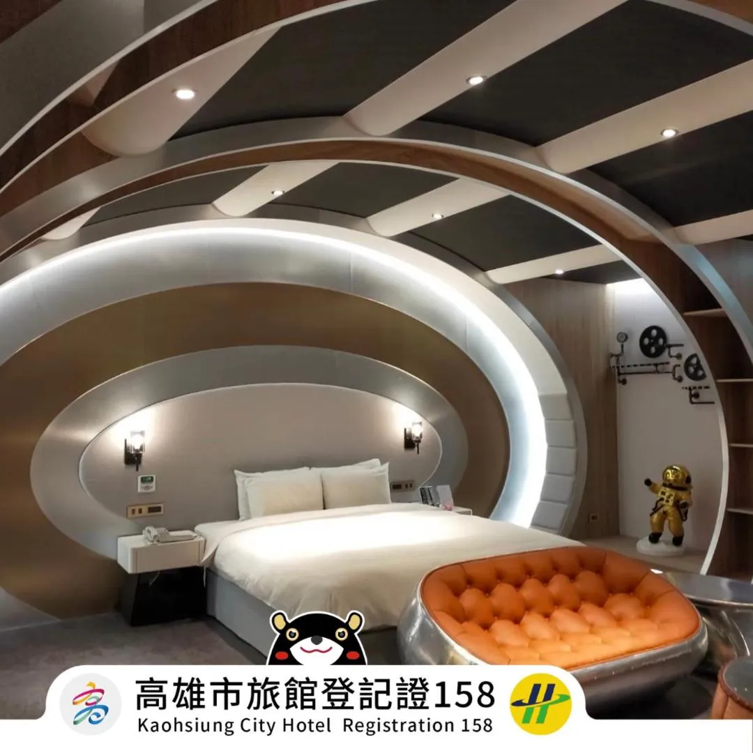 Bed in Seasons Boutique Motel