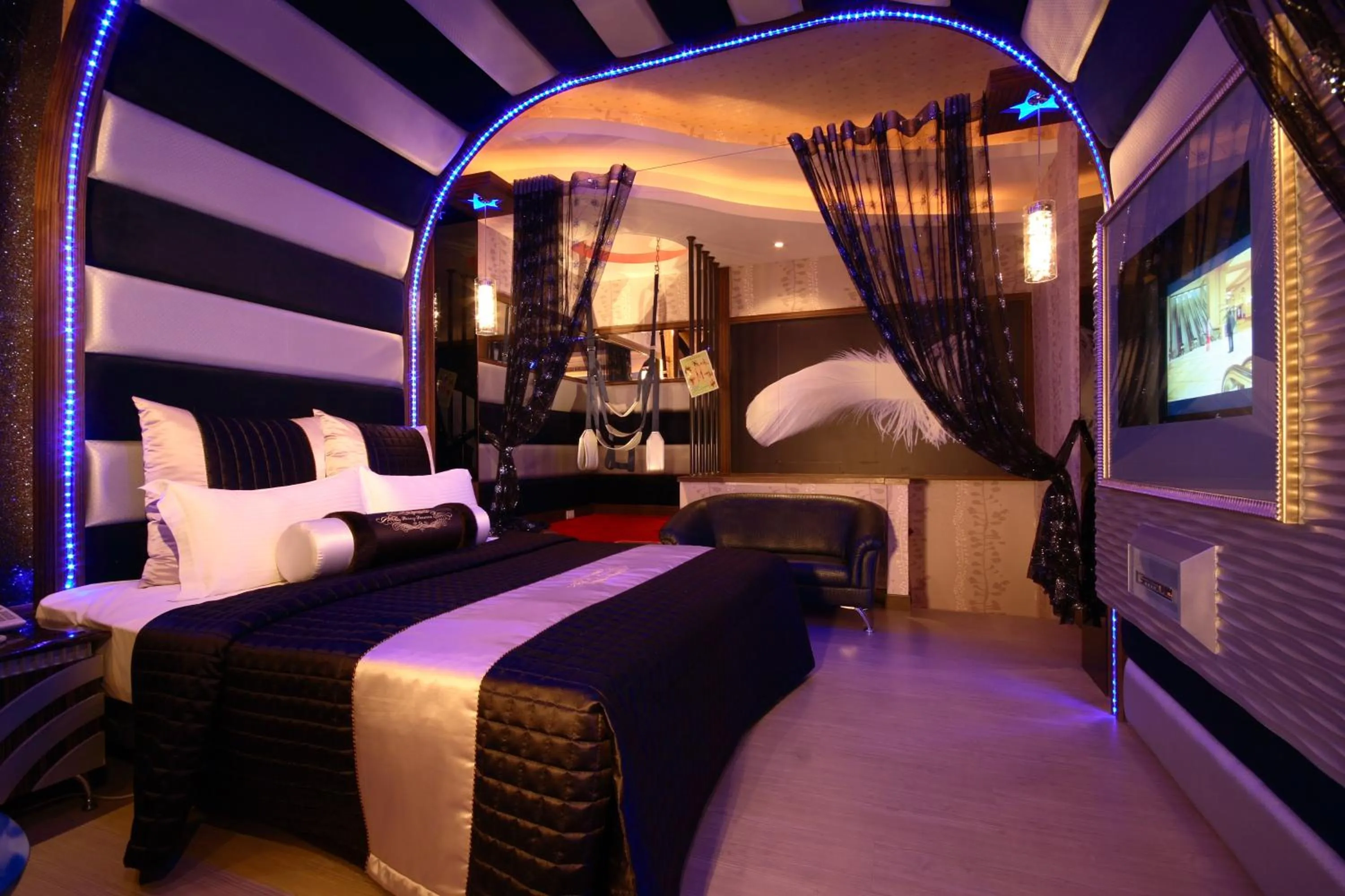 Photo of the whole room, Bed in Shiny Seasons Motel