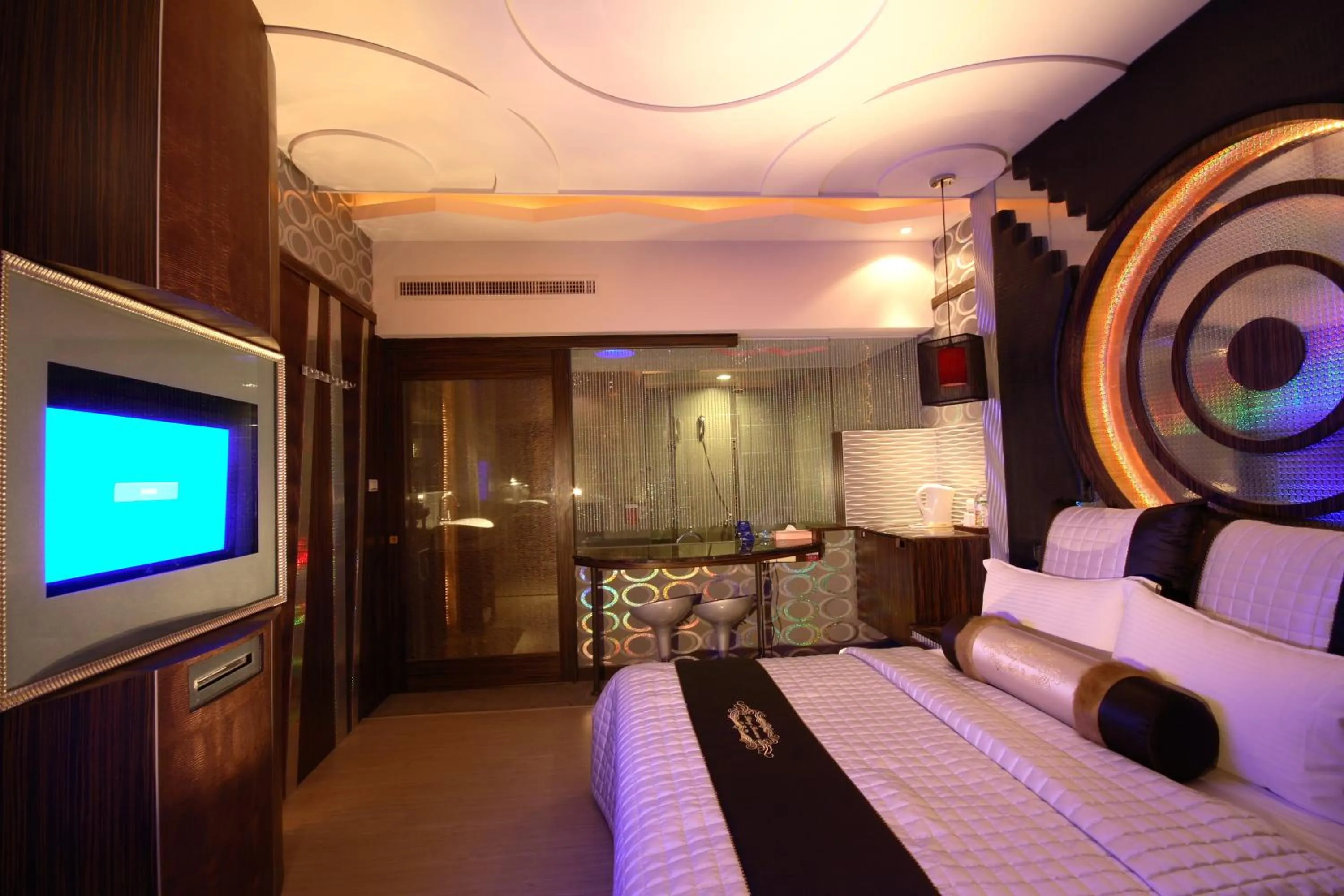 Photo of the whole room, Bed in Shiny Seasons Motel