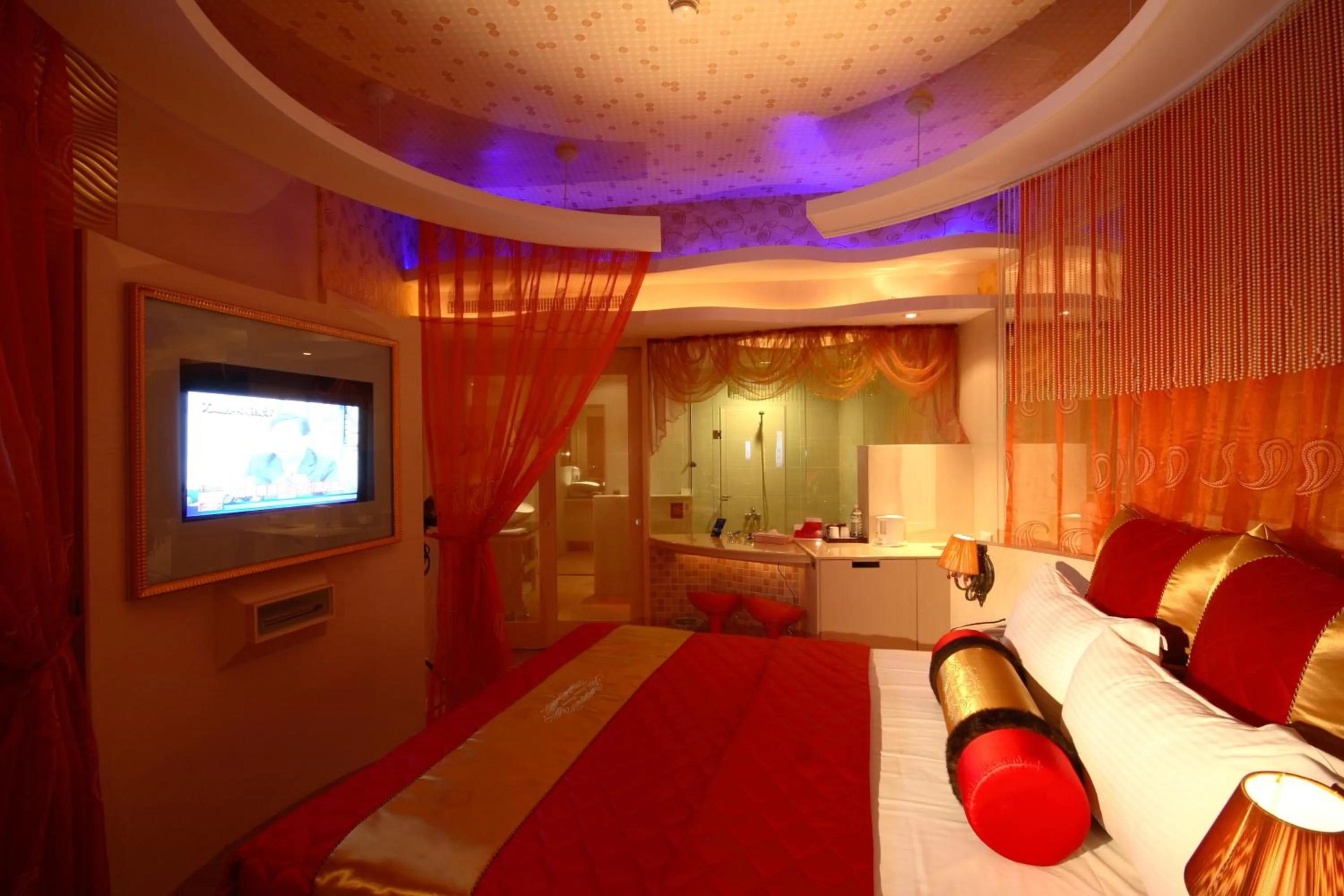 Photo of the whole room, Bed in Shiny Seasons Motel