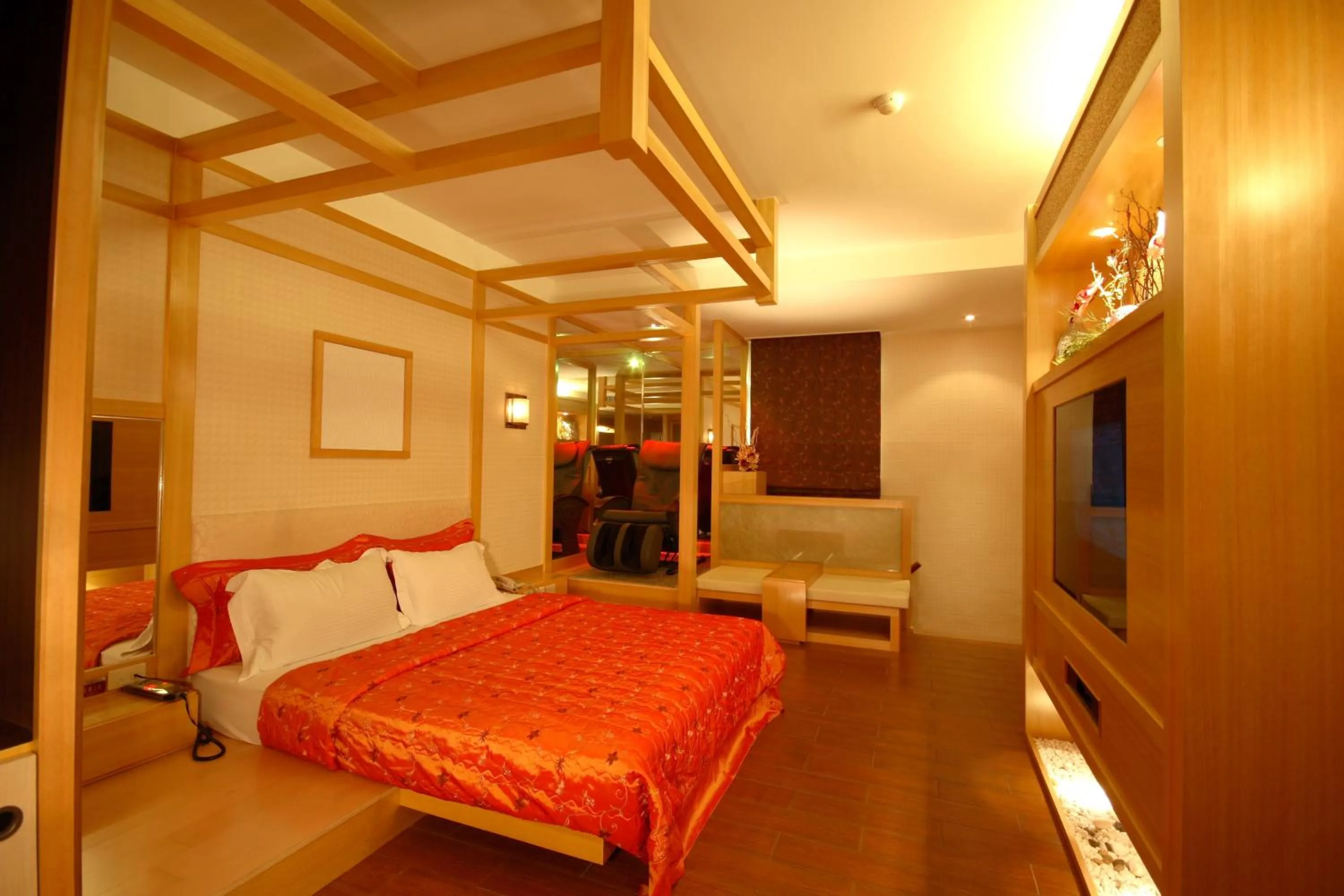 Photo of the whole room, Bed in Shiny Seasons Motel