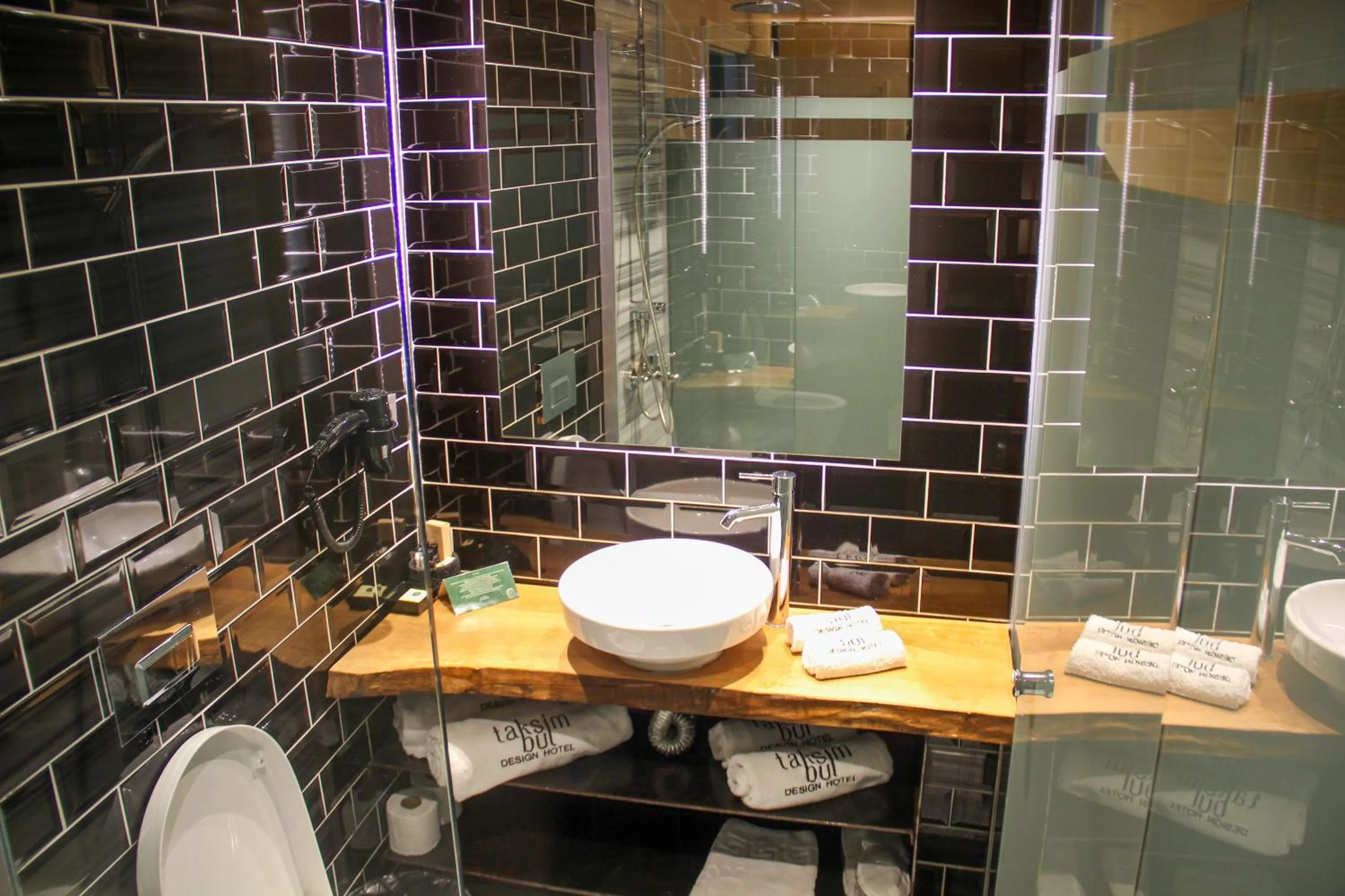 Shower in Taksimbul Design Hotel