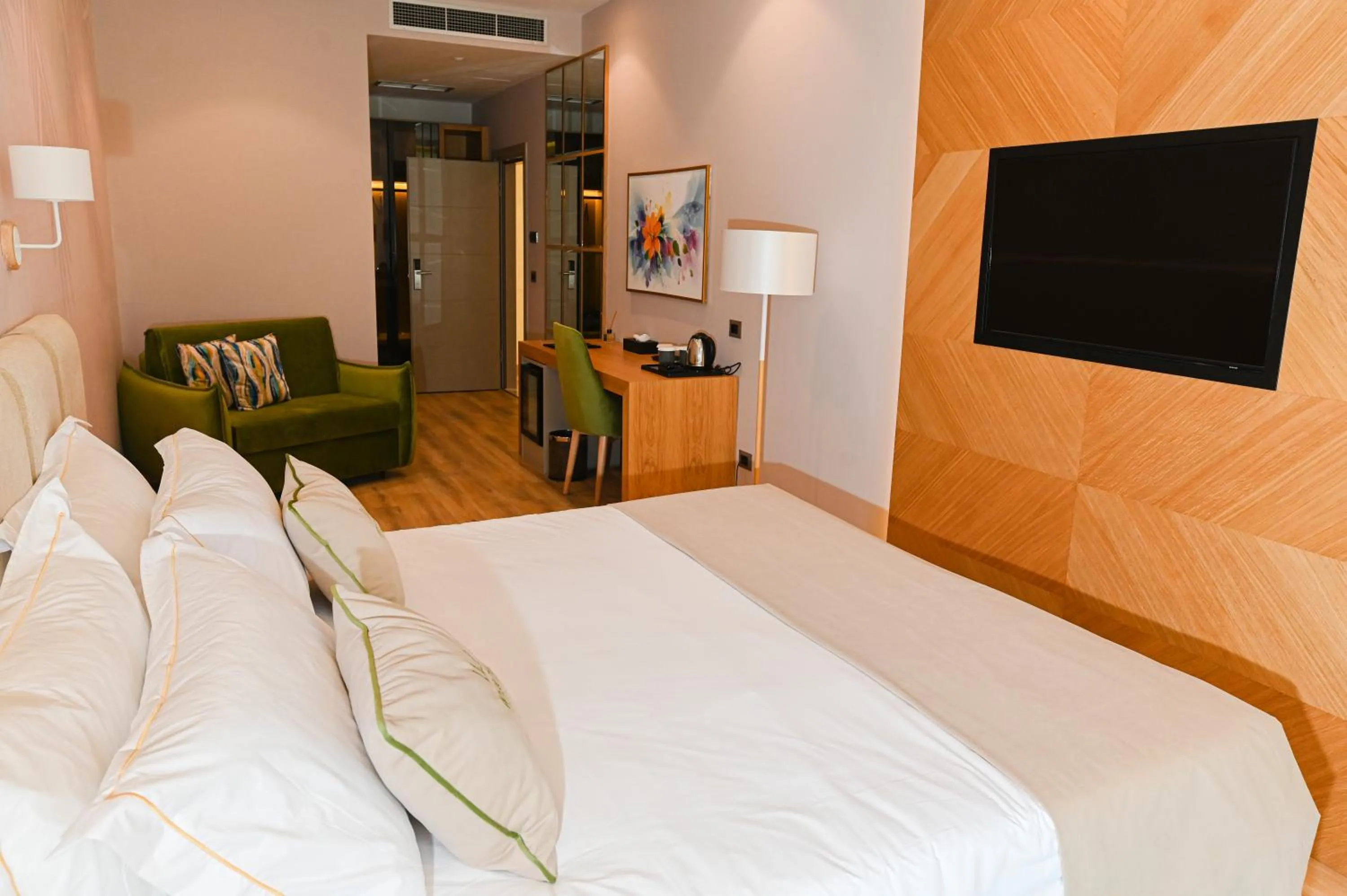 Photo of the whole room, Bed in White Hill Hotel, SPA & Conferences