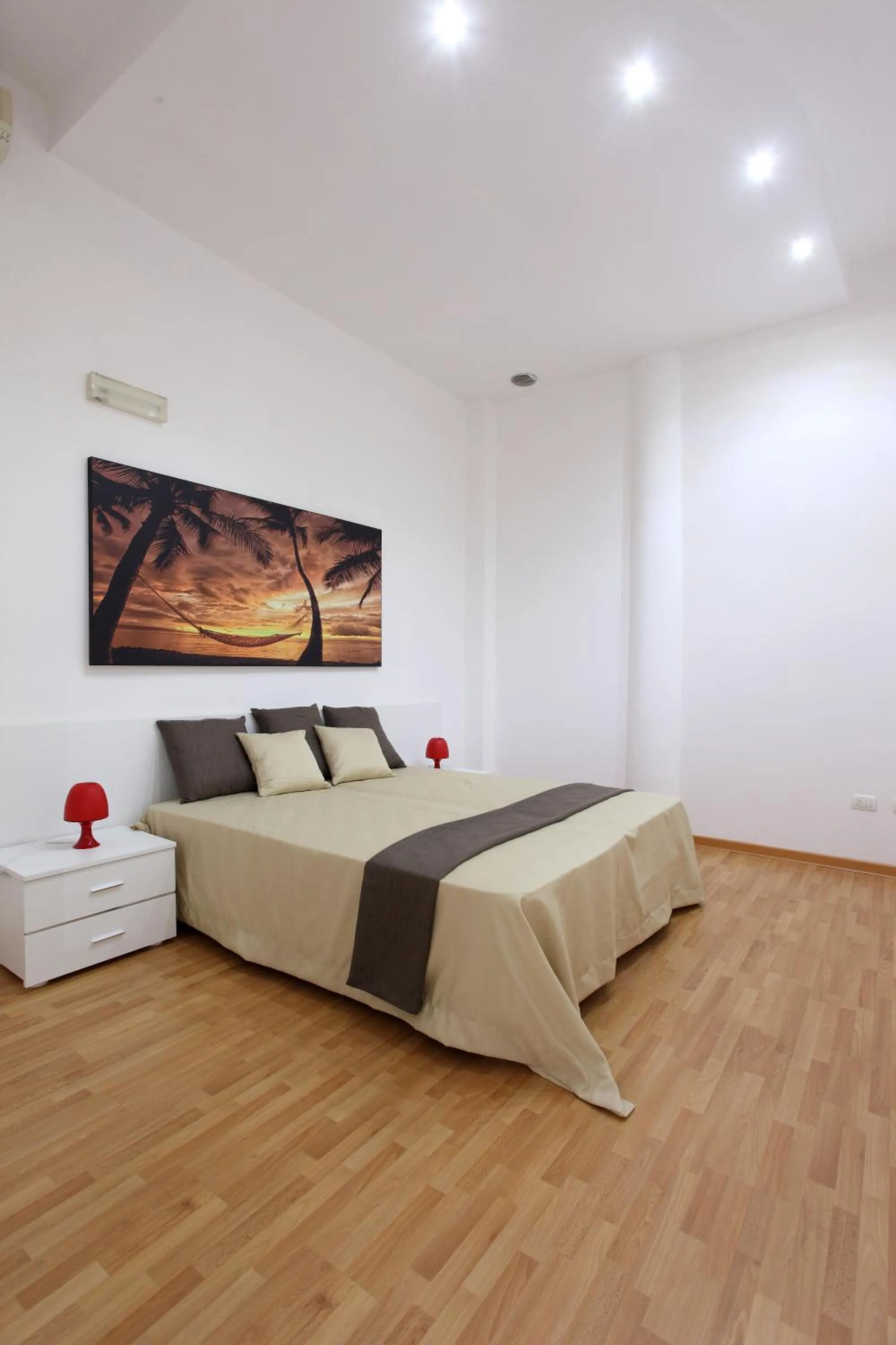Photo of the whole room, Bed in Napoli Sea
