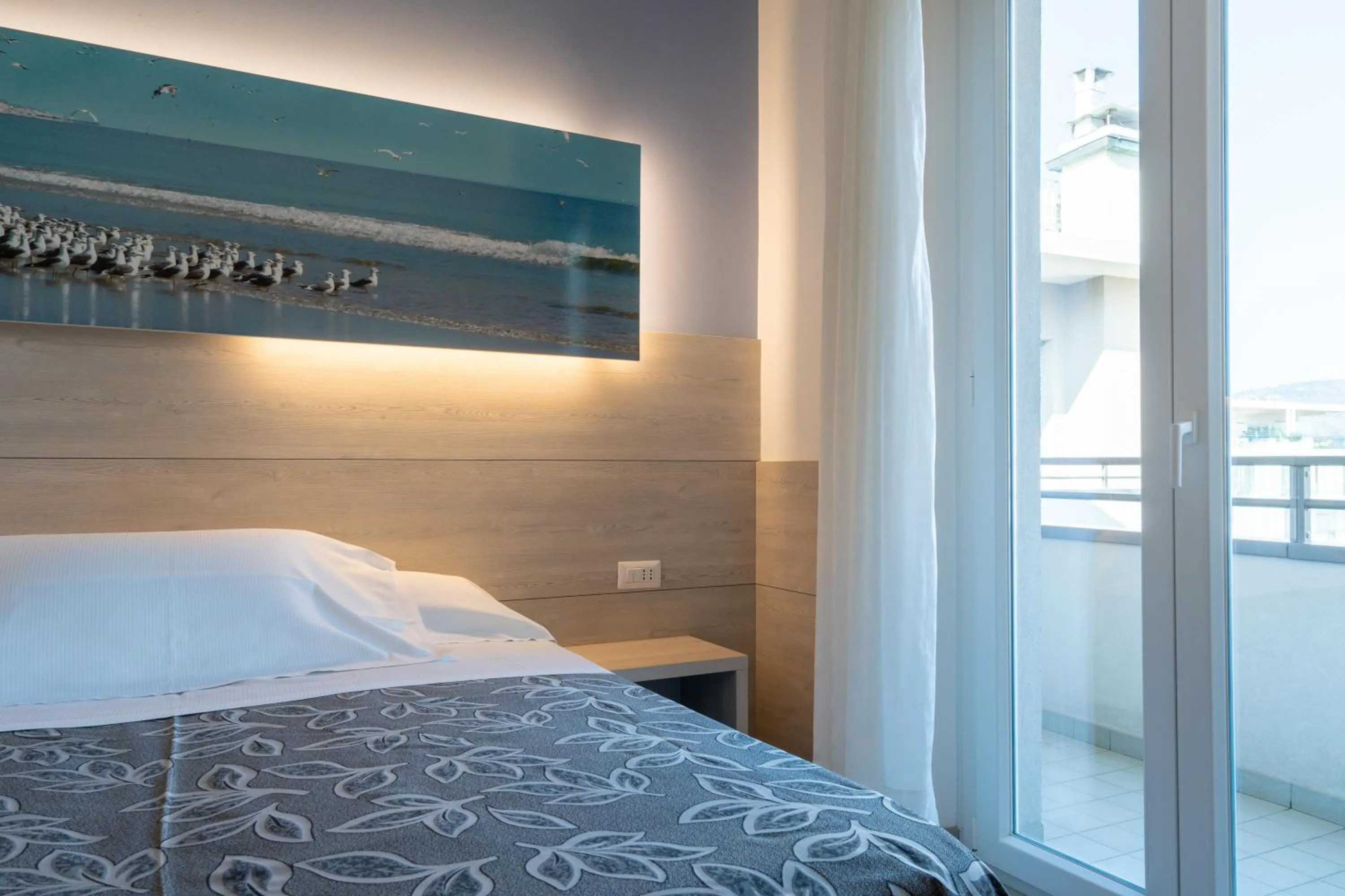 Photo of the whole room, Bed in Clipper