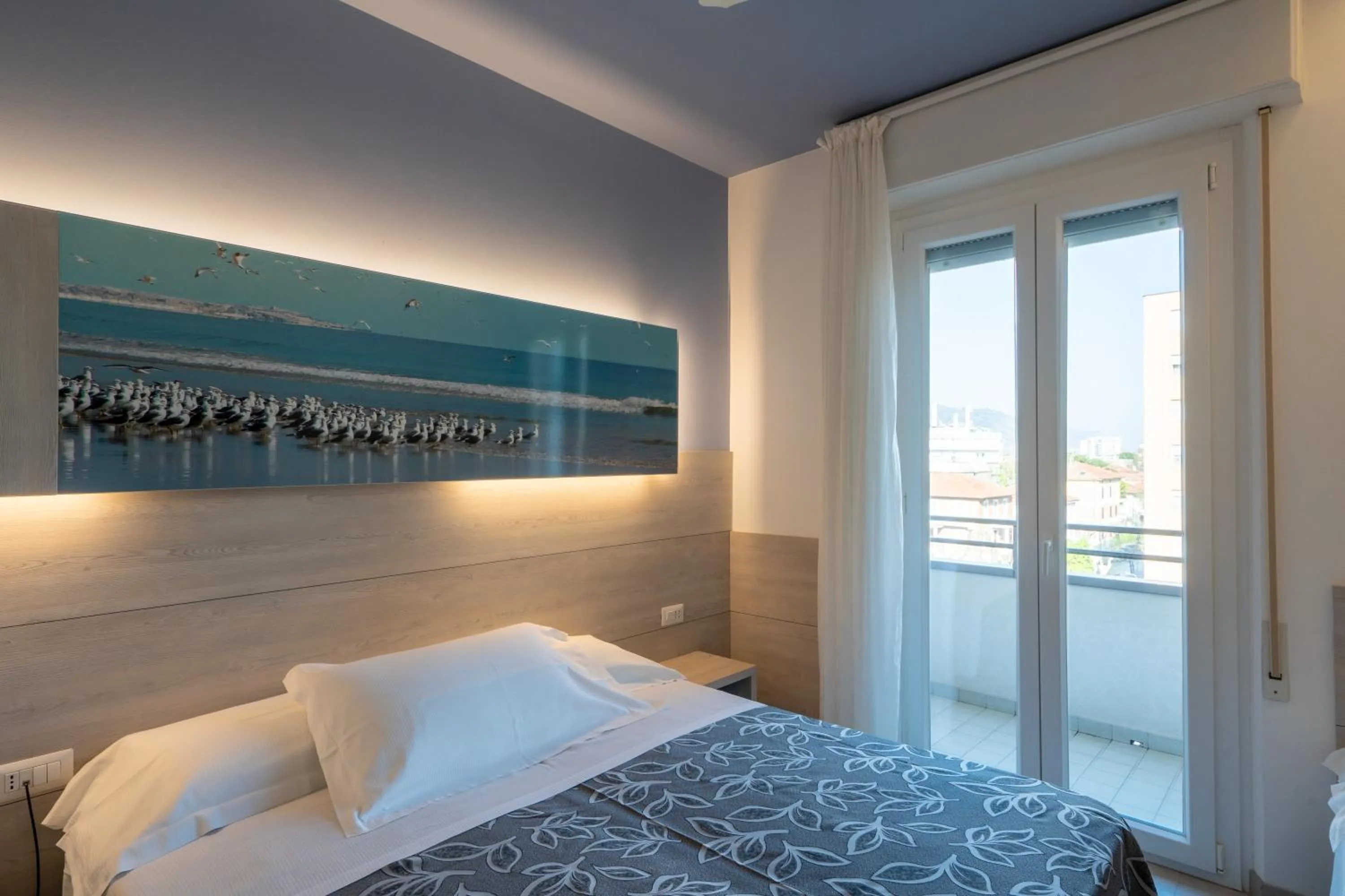 Photo of the whole room, Bed in Clipper