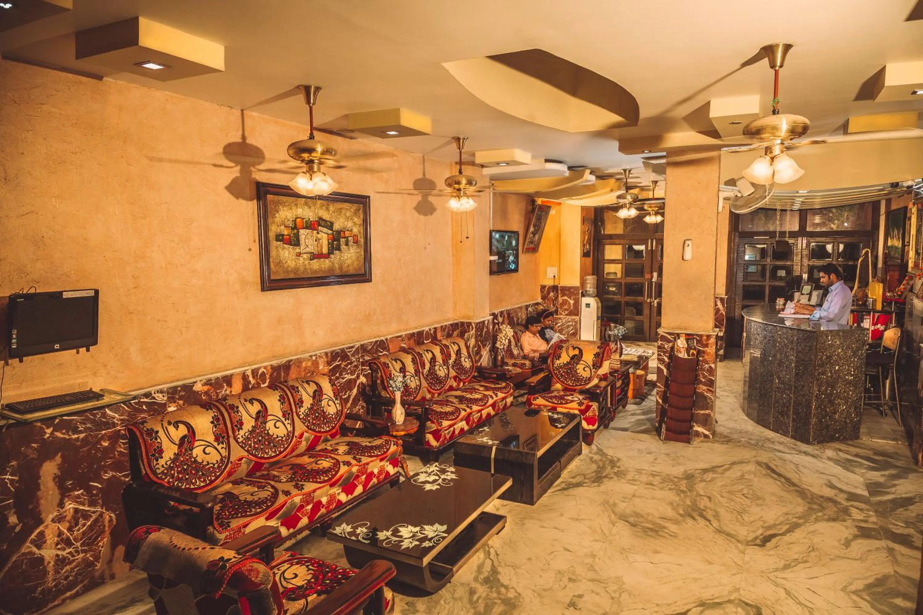 Lobby or reception in Hotel Meenakshi Udaipur - Family Preffered Hotel