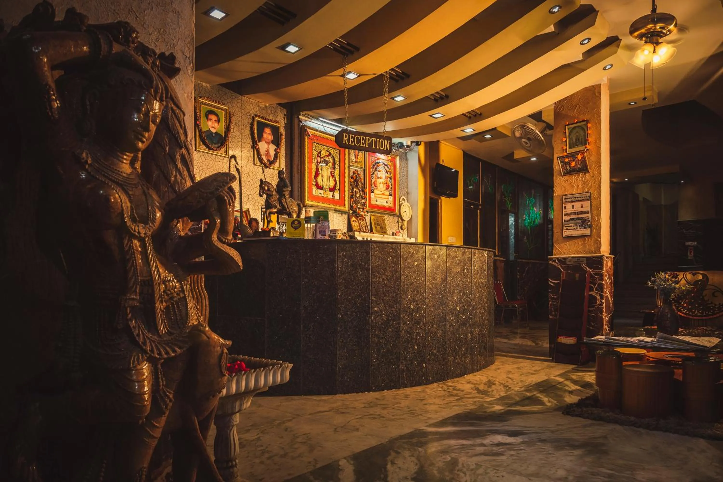 Lobby or reception in Hotel Meenakshi Udaipur - Family Preffered Hotel