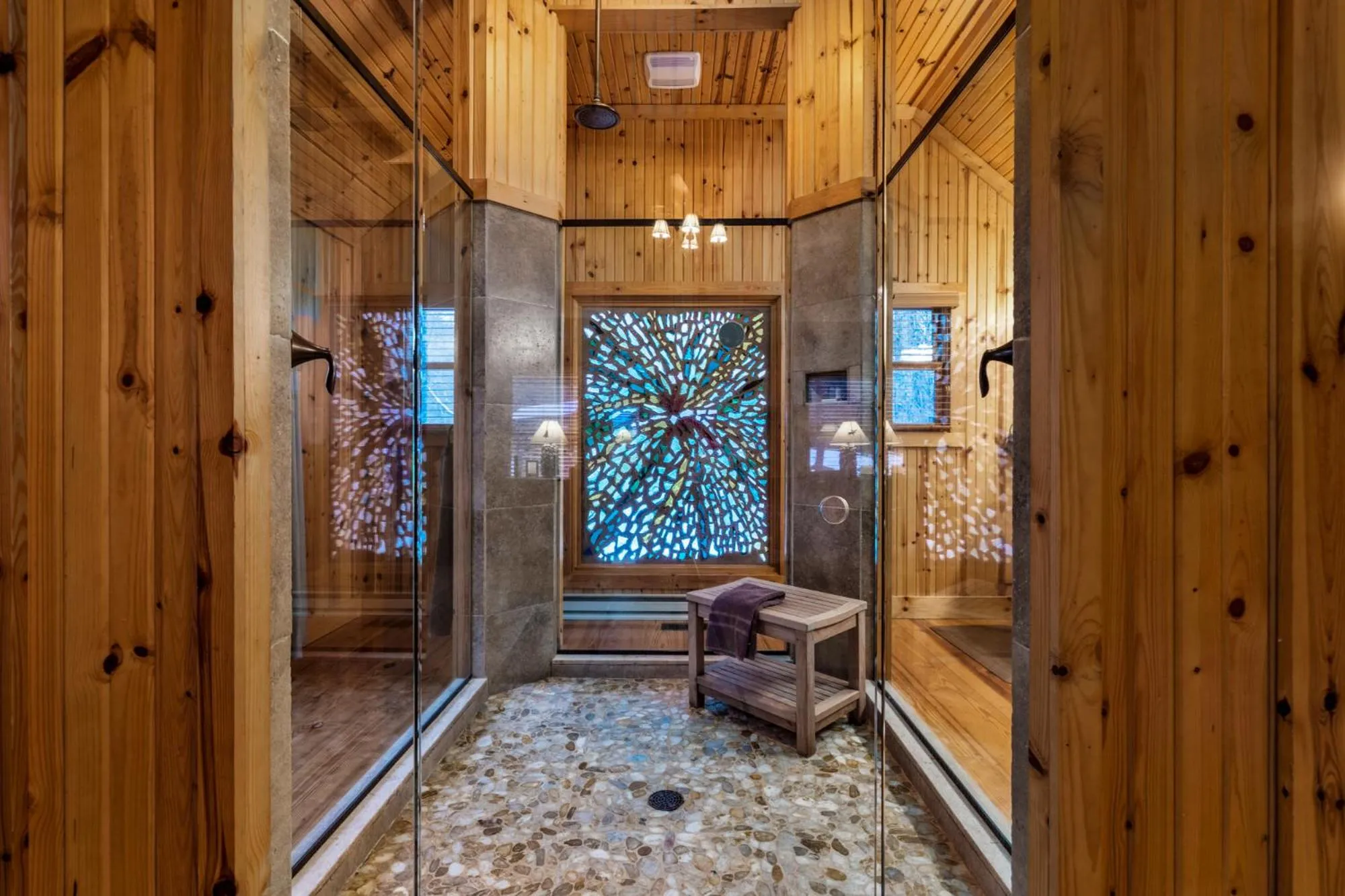 Shower in Cherry Ridge Retreat Luxury Cabins