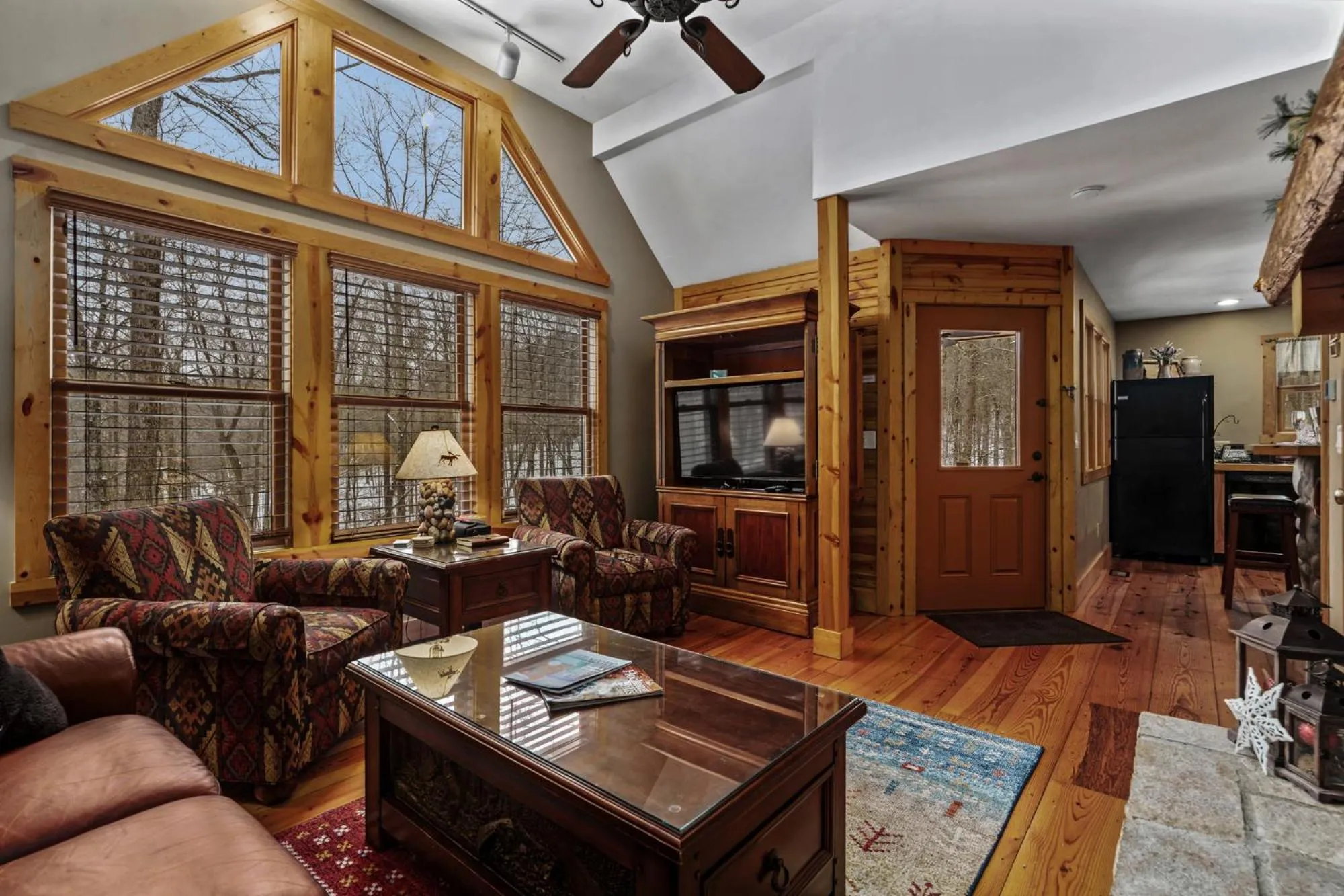 TV and multimedia in Cherry Ridge Retreat Luxury Cabins