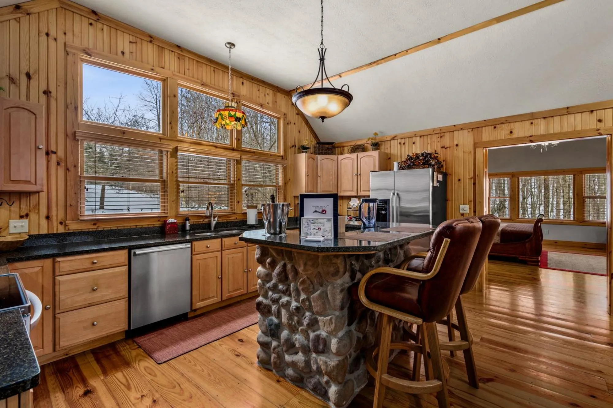 Dining area in Cherry Ridge Retreat Luxury Cabins