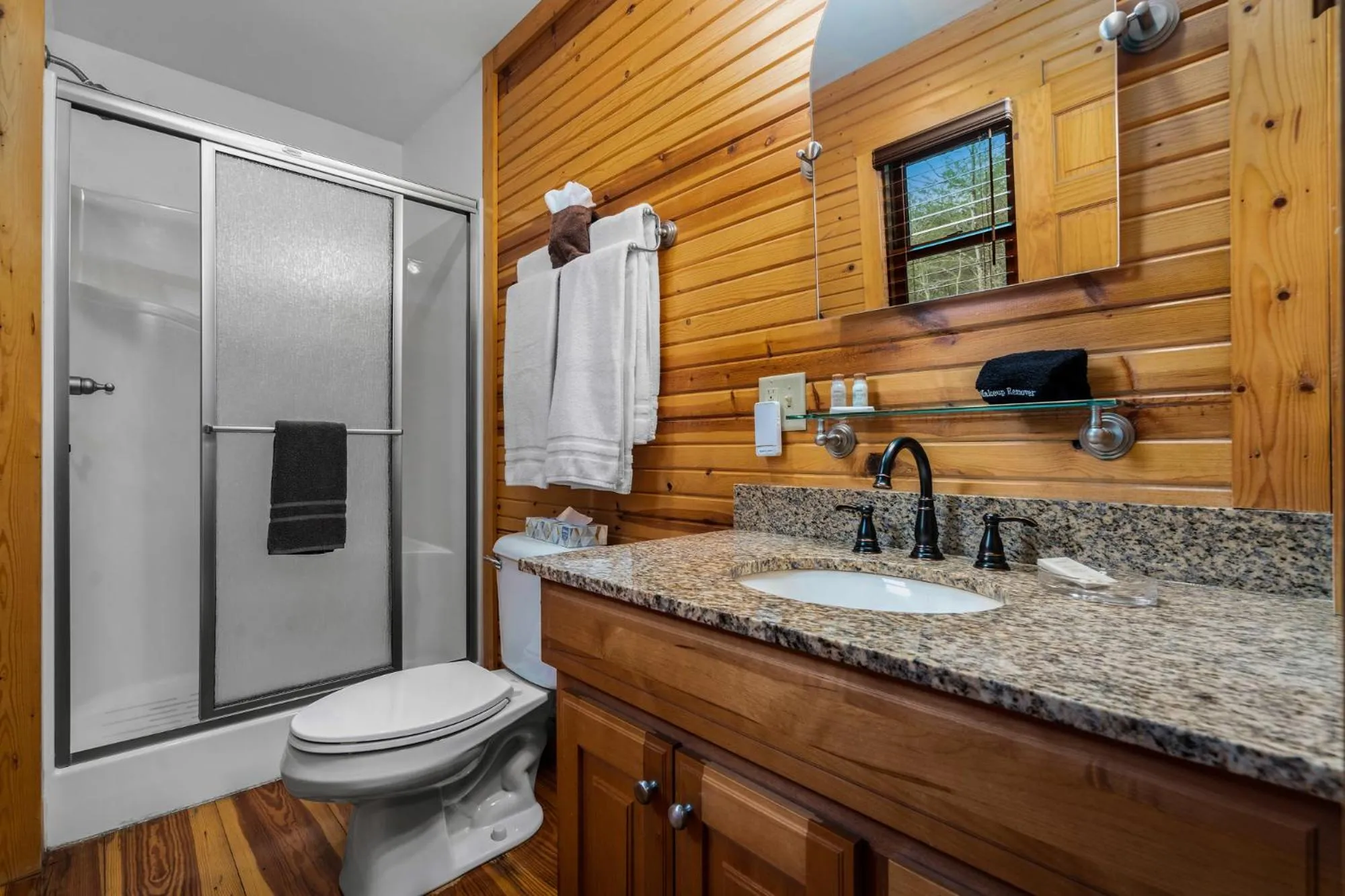 Bathroom in Cherry Ridge Retreat Luxury Cabins