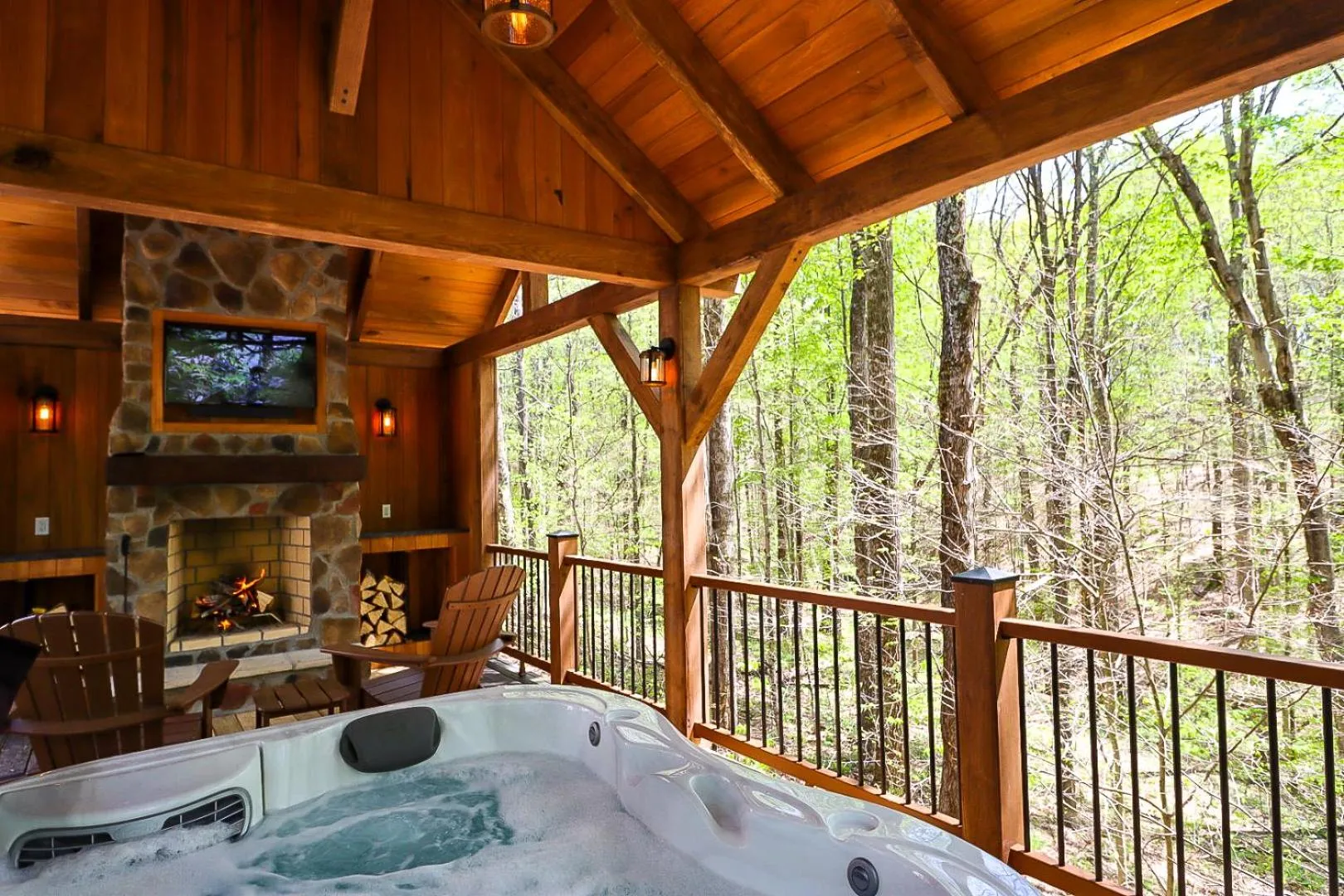 Hot Tub in Cherry Ridge Retreat Luxury Cabins