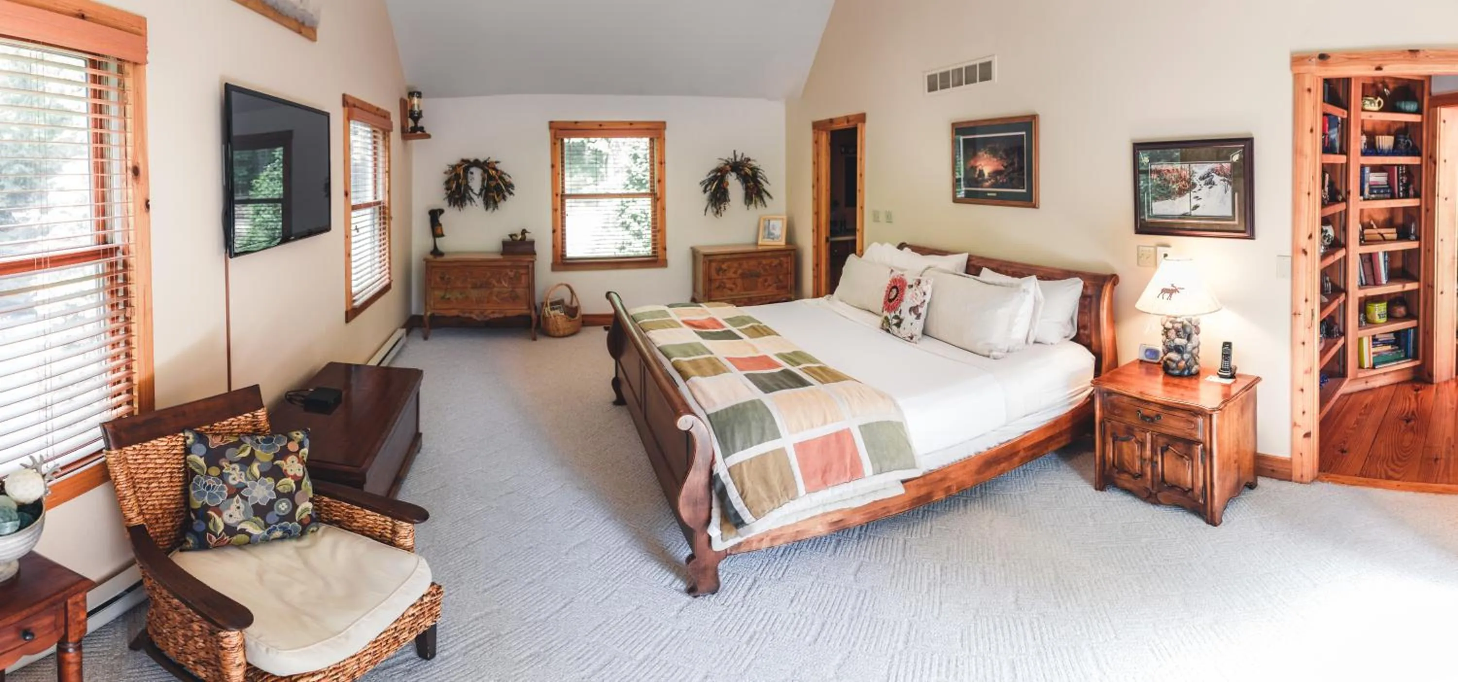 Bedroom, Bed in Cherry Ridge Retreat Luxury Cabins